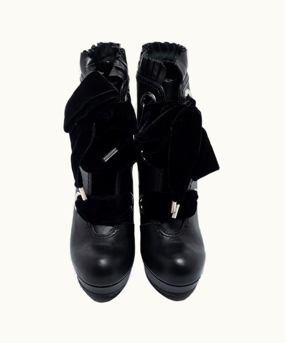 Alexander McQueen Alexander McQueen Black Leather Lace Up Ankle Boots