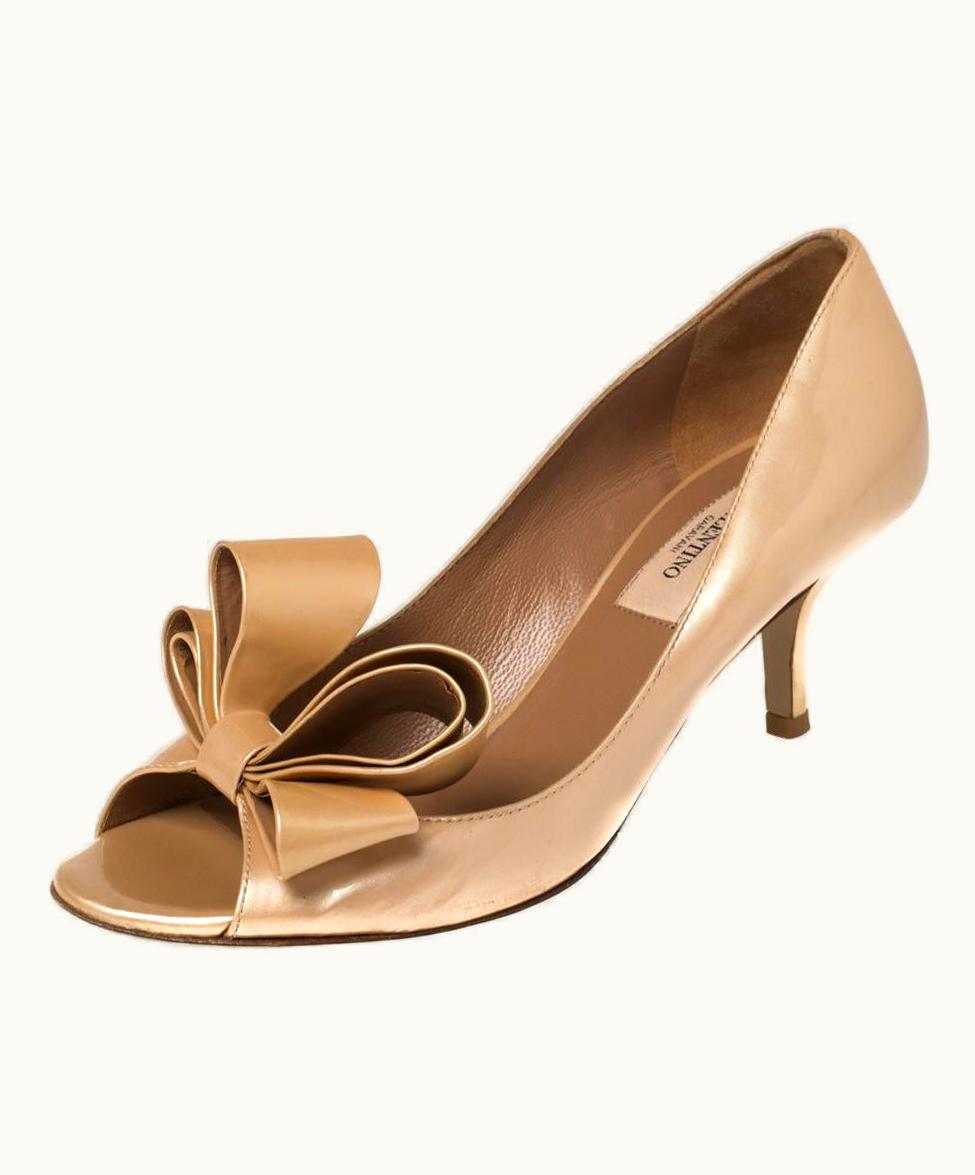 Valentino Valentino Beige Patent Leather Bow Accents Pumps
