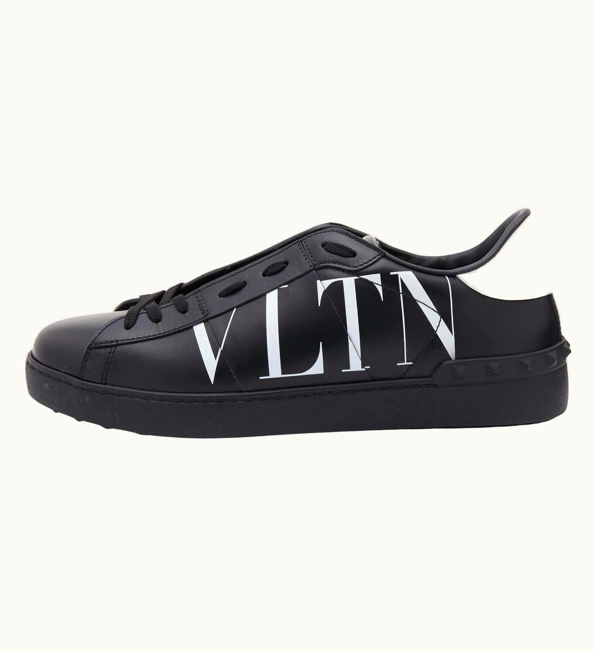Valentino Black/White Leather Vltn Rockstud Low Top Sneakers