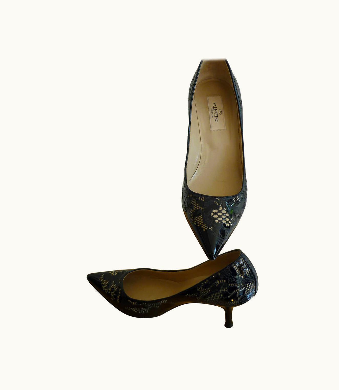 Valentino 2011 Valentino Black Lace Effect Patent Leather Shoes (37)