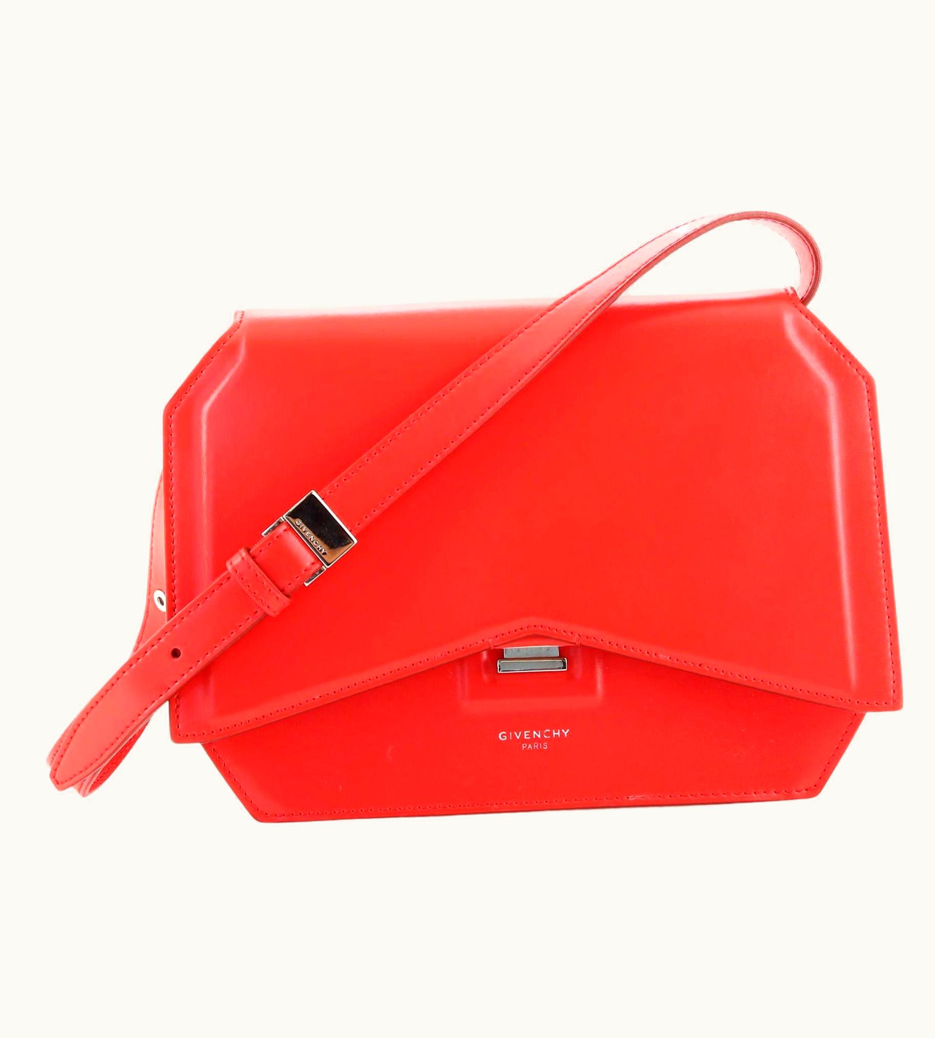 Givenchy Givenchy Bow Cut Flap Bag Leather Medium UZ0612374