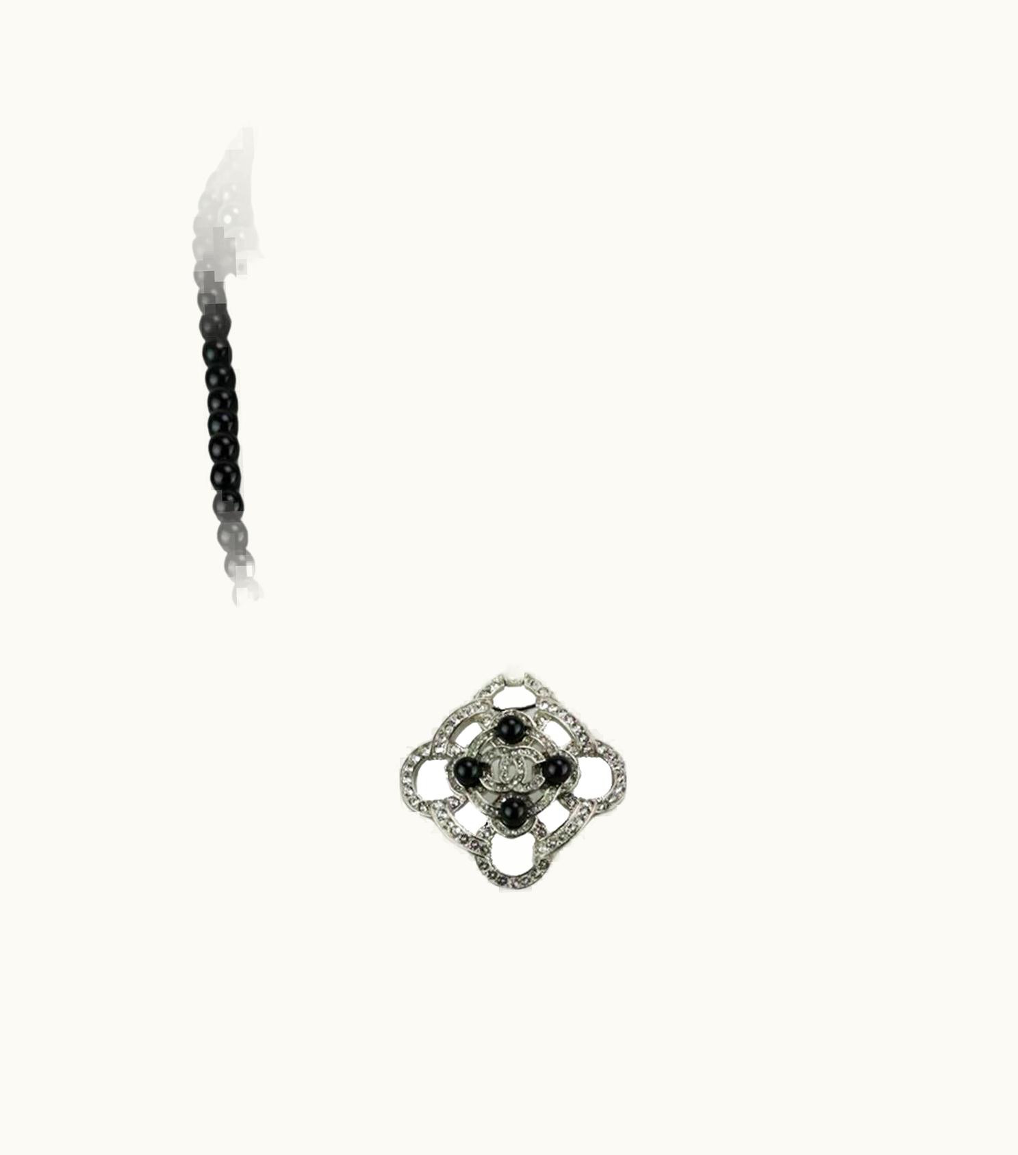 Chanel Chanel 2016 Cc Detailed Crystal Embellished Medalion Faux Pearl Necklace UZ0613516