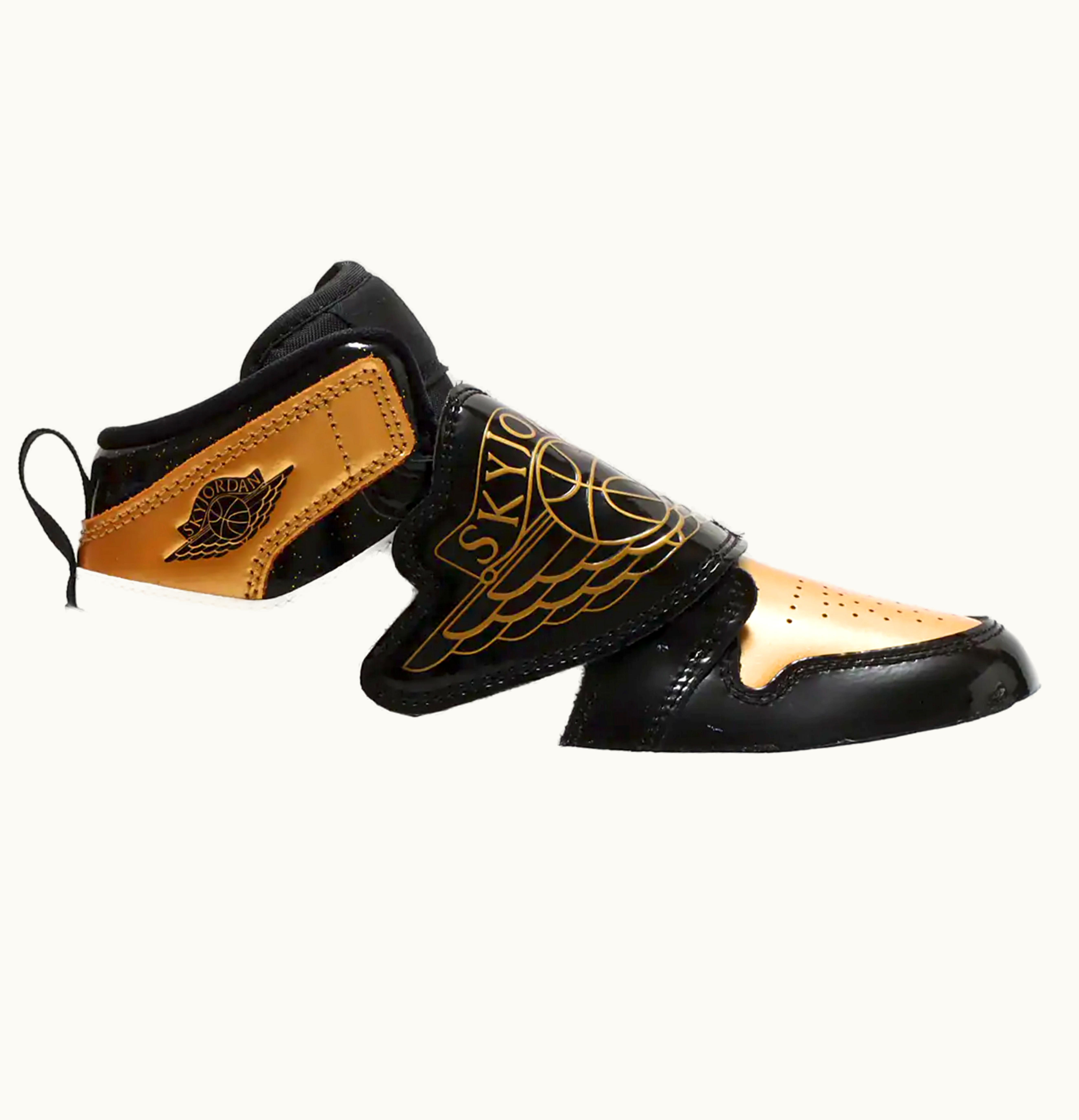 Jordan Sky Air Jordan 1 Mid Black Metallic Gold White PS