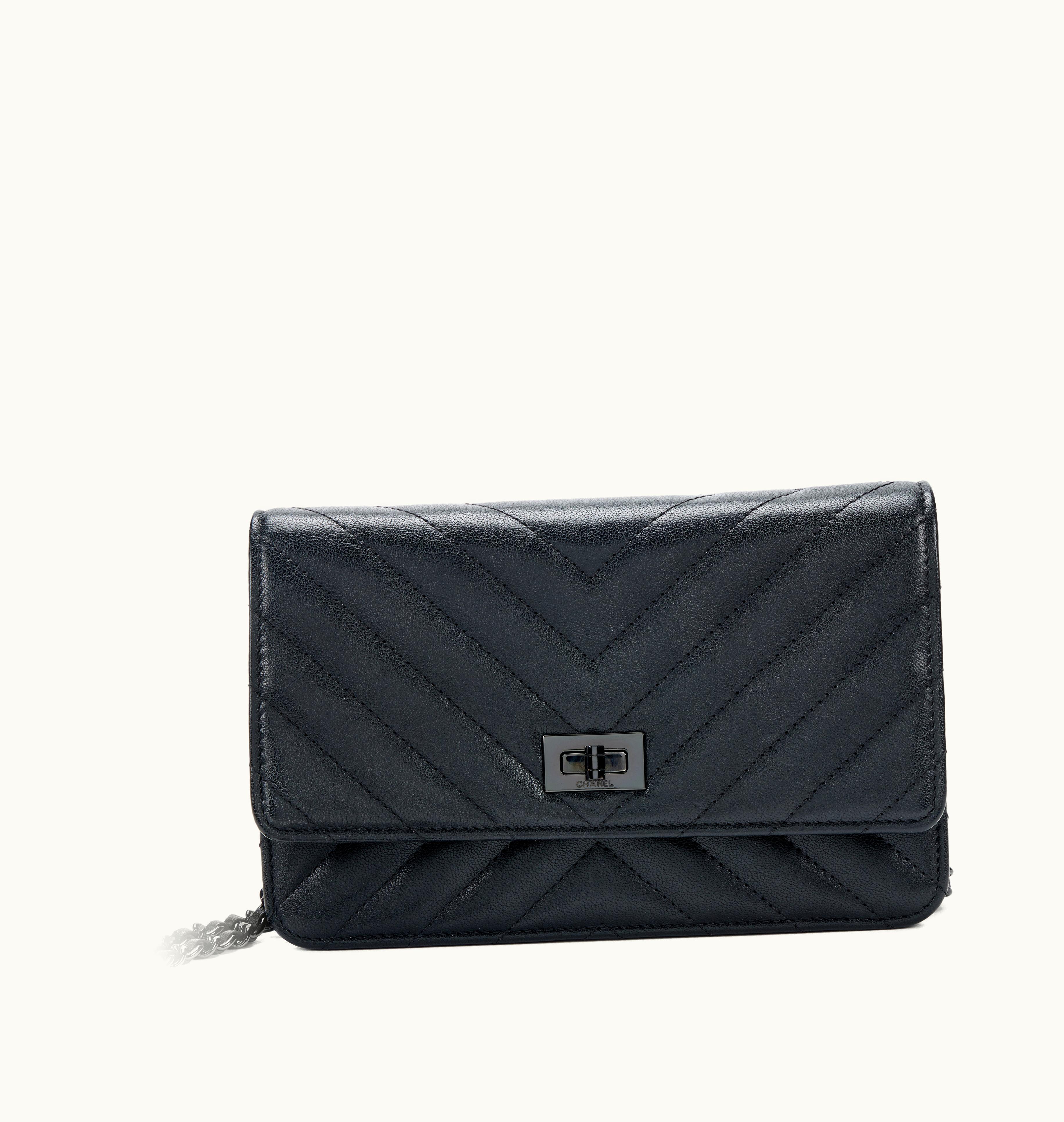 Chanel Chanel Black Hardware Reissue WOC Wallet On Chain in Chevron Quilted Calfskin, 2016 Edition