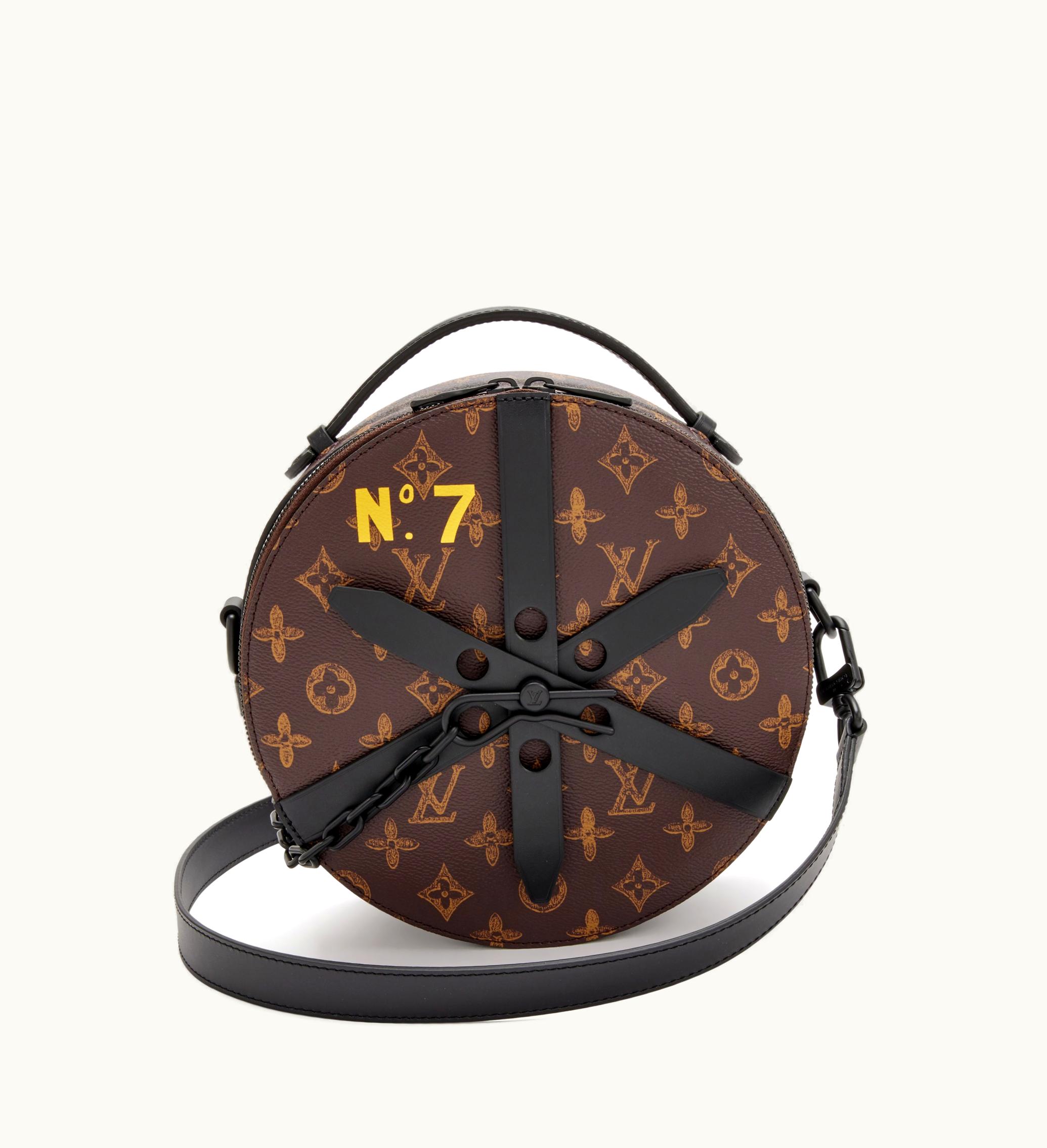 Louis Vuitton Louis Vuitton 2022 presents the sophisticated Louis Vuitton Virgil Abloh Monogram Trunk L’OEil, adorned with sleek Black Hardware and crafted from luxurious Coated Canvas. This exquisite Wheel Box is a testament to style and elegance
