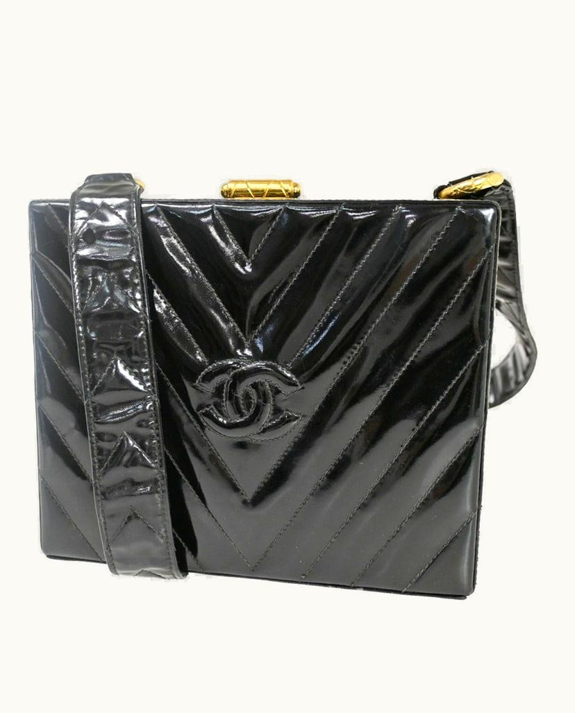 Chanel Chanel V-Stich Clutch Patent Leather Shoulder Bag in Black