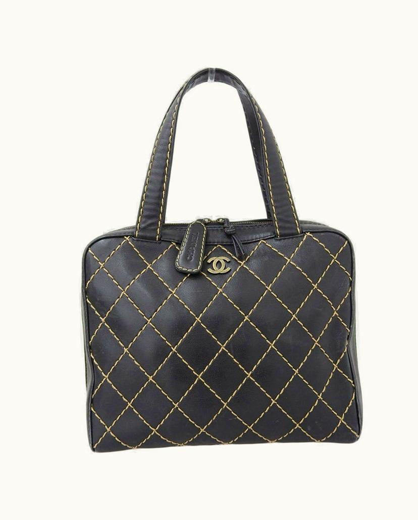 Chanel Chanel Classic Leather Women's Handbag in Black