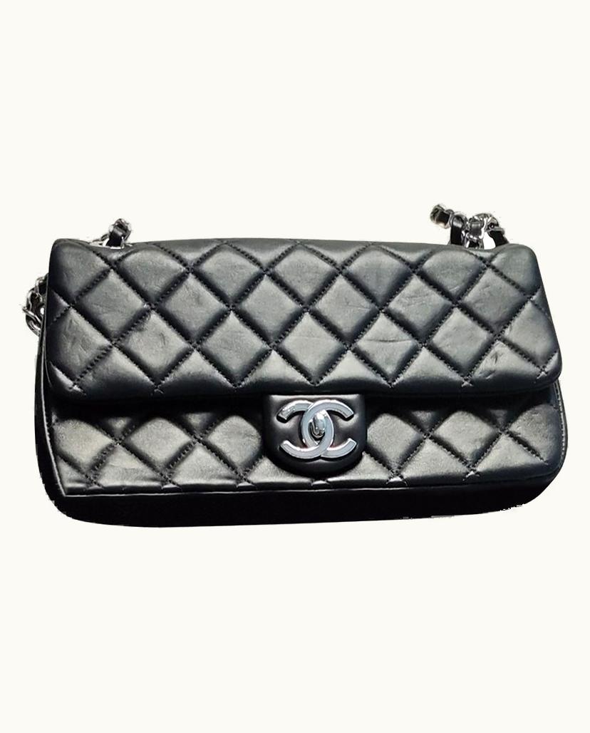 Chanel Chanel Classic Flap Bag Women's Shoulder Bag in Black