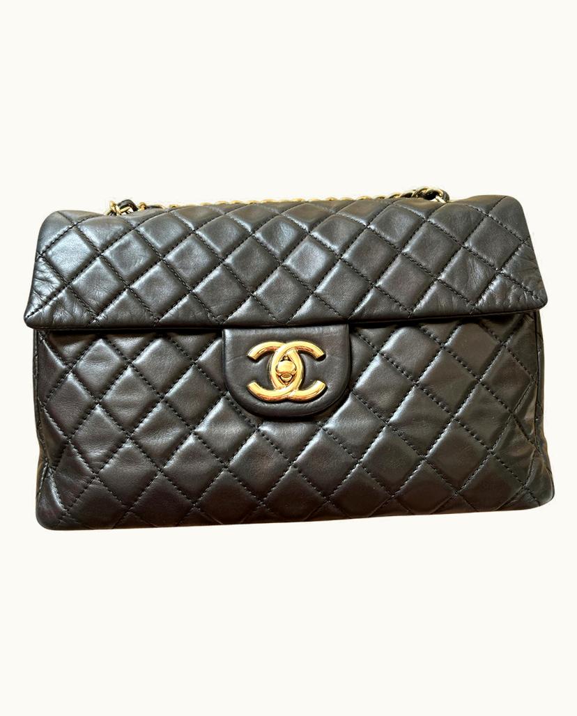 Chanel Chanel Jumbo Single Clap Shoulder Bag in Black Caviar