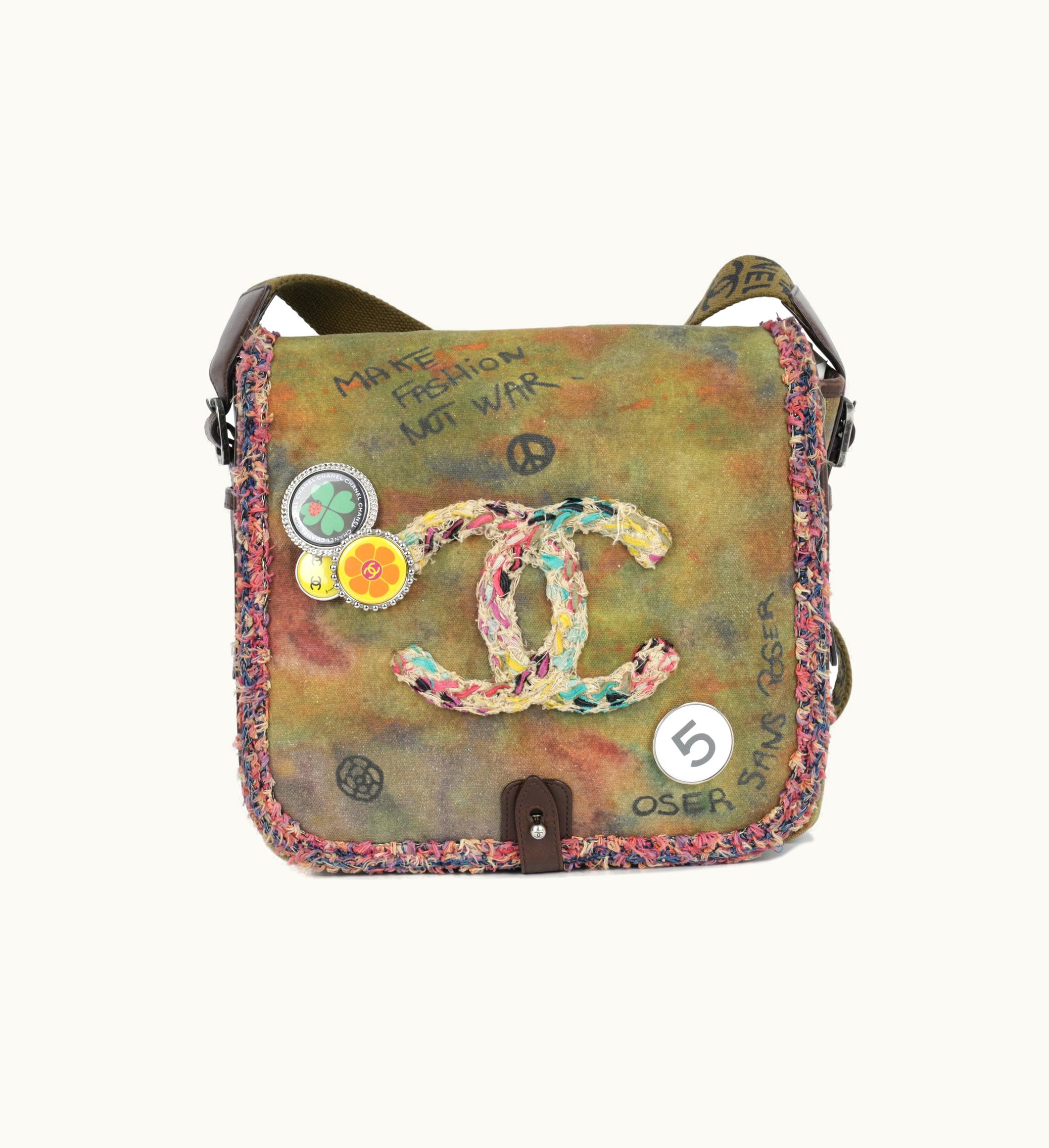 Chanel Chanel On The Pavement Messenger Bag