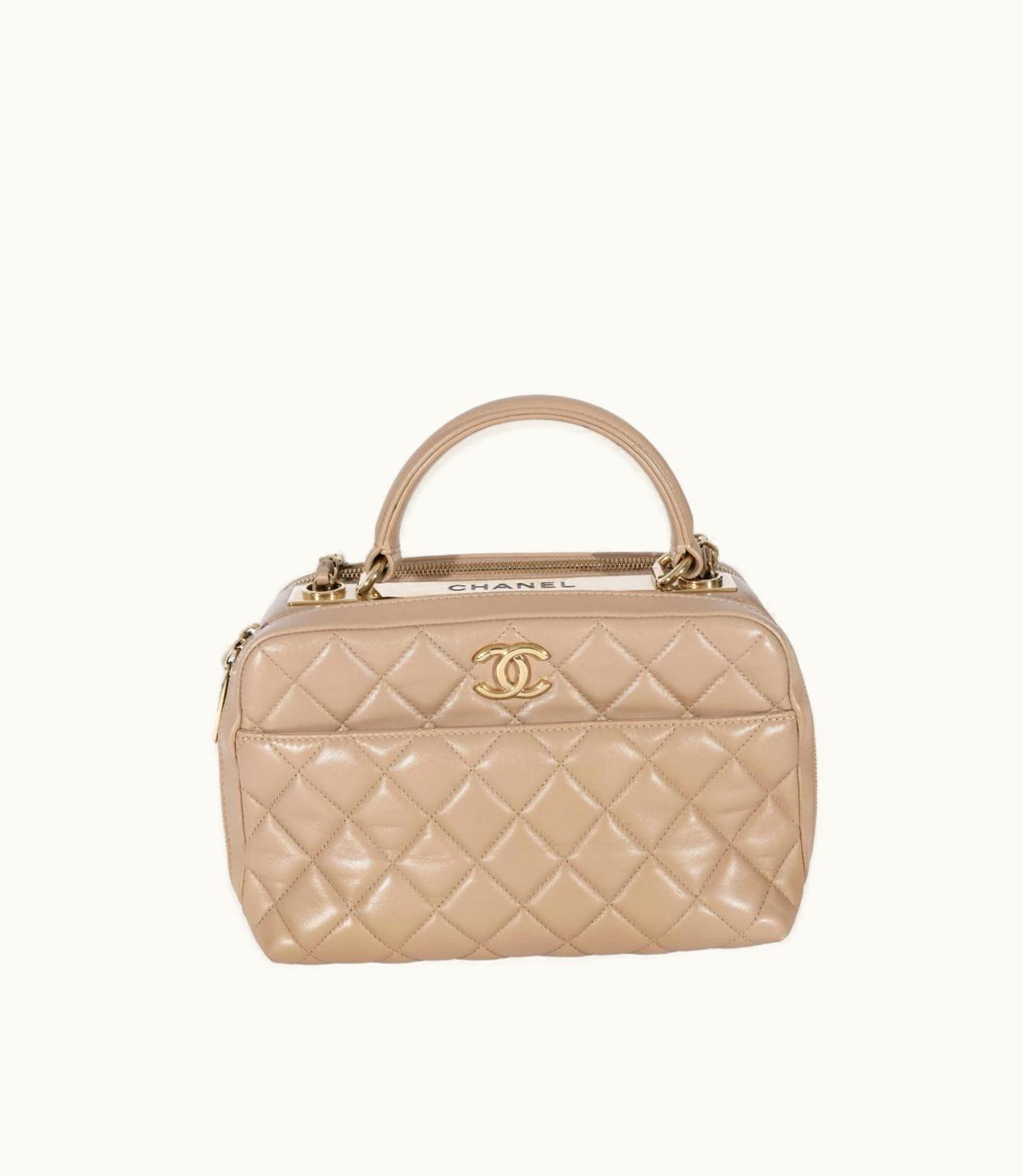 Chanel Chanel 2016-2017 Diamond-Quilted CC Plaque Bowling Handbag