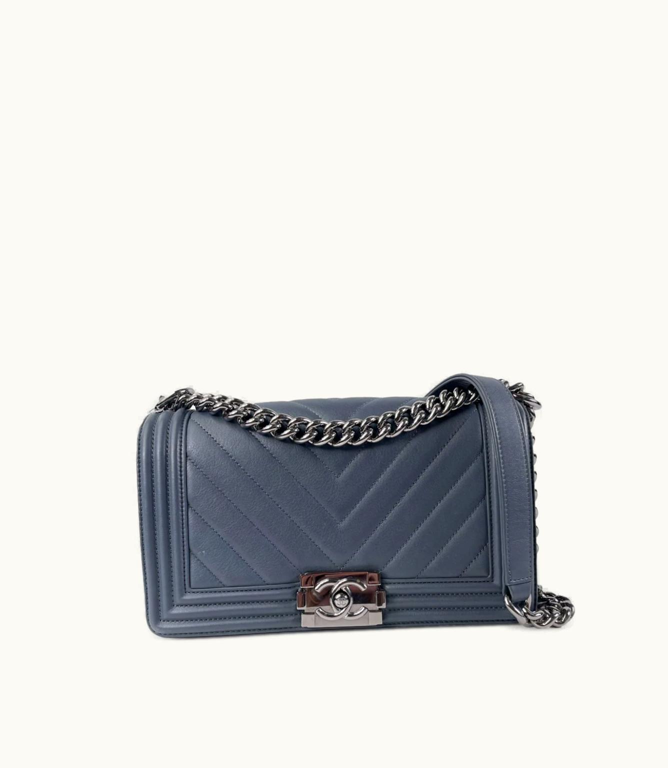 Chanel Chanel 2018-2019 Medium Boy Chanel Shoulder Bag