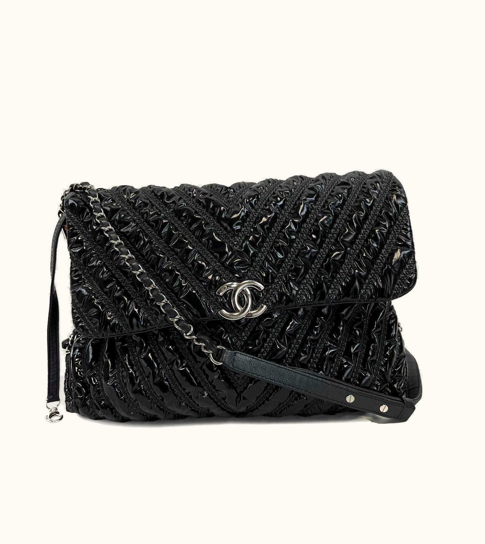 Chanel Chanel - Excellent - Maxi Chevron Space Suit Flap Black Shoulder Bag