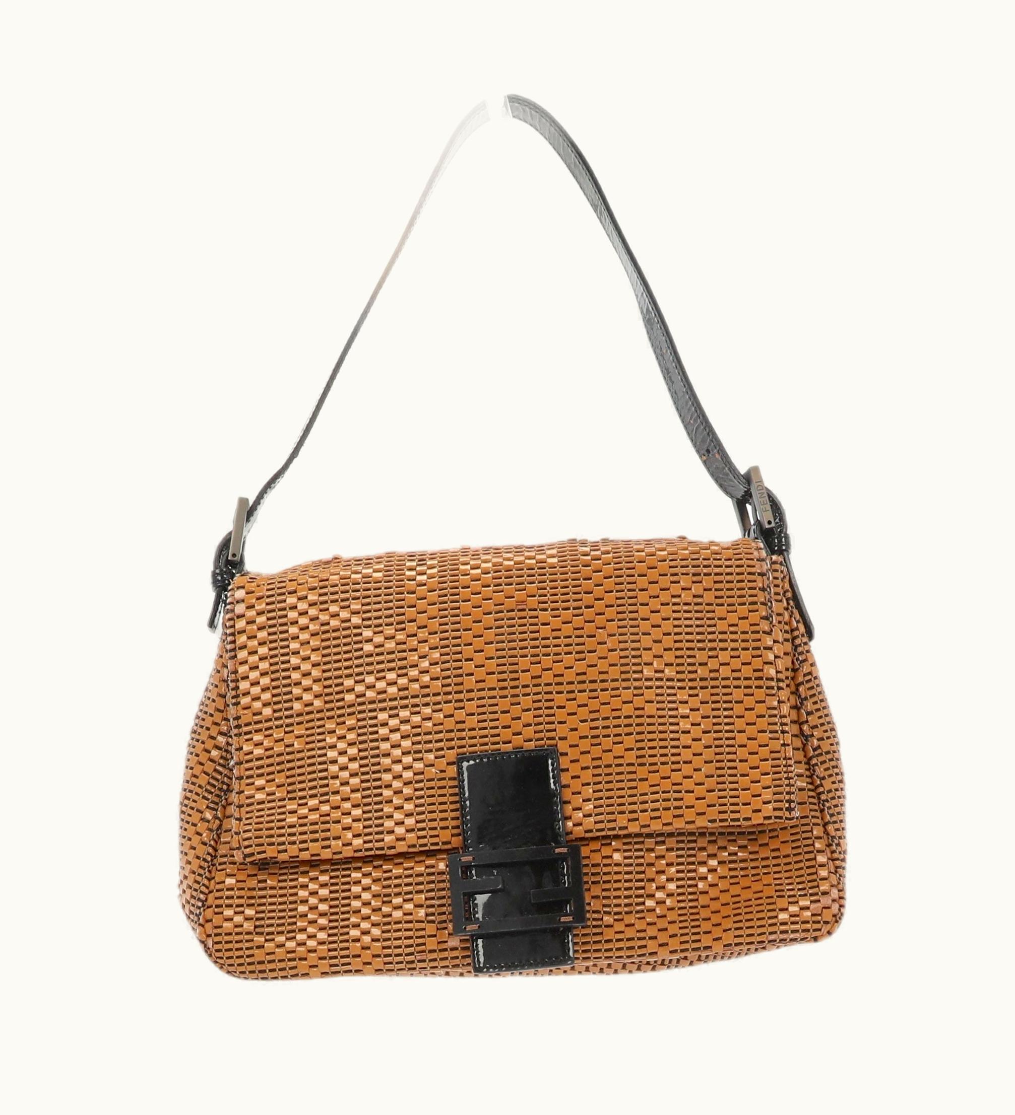 Fendi Fendi Mamma Baguette Shoulder Bag In Beige Patent