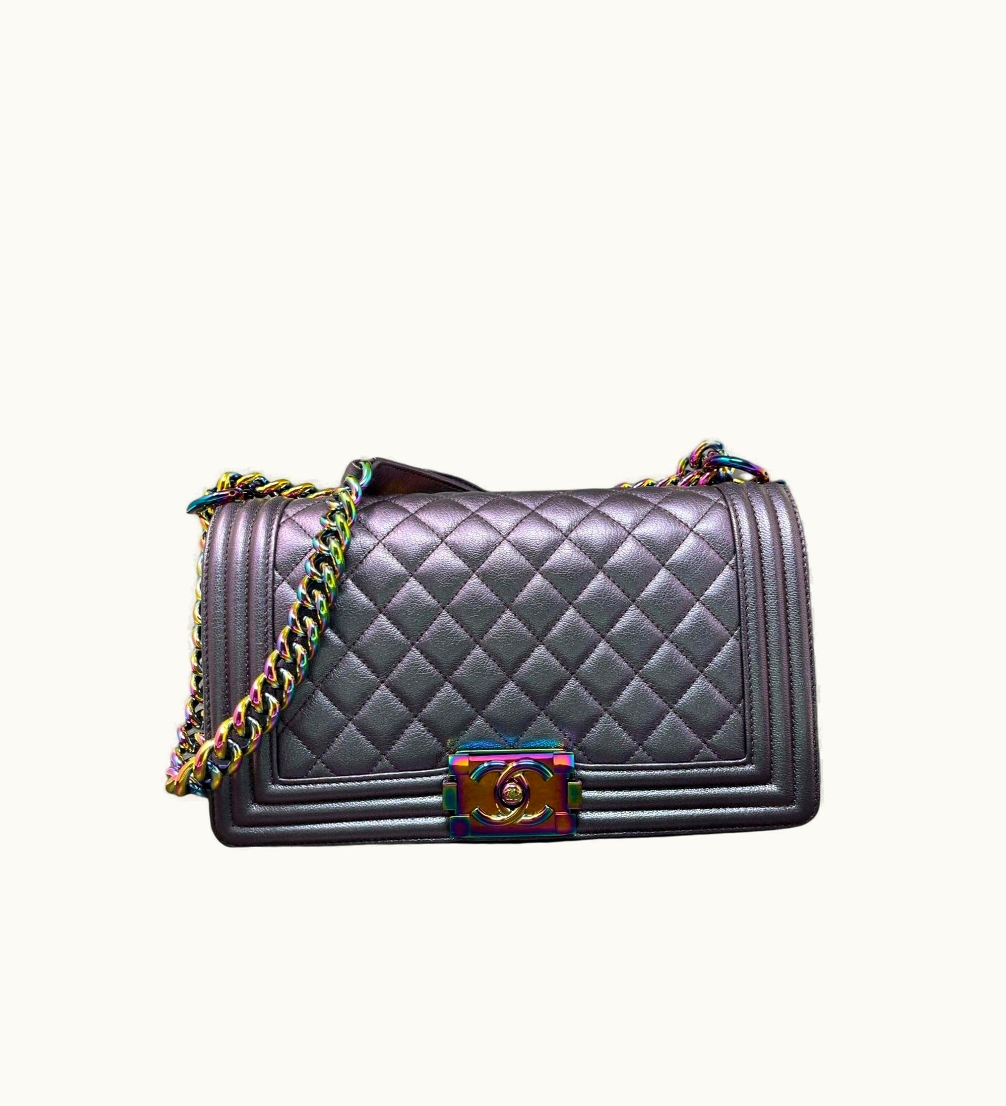 Chanel Chanel Chanel Boy Flap Bag Quilted Iridescent Goatskin Old Medium - Purple