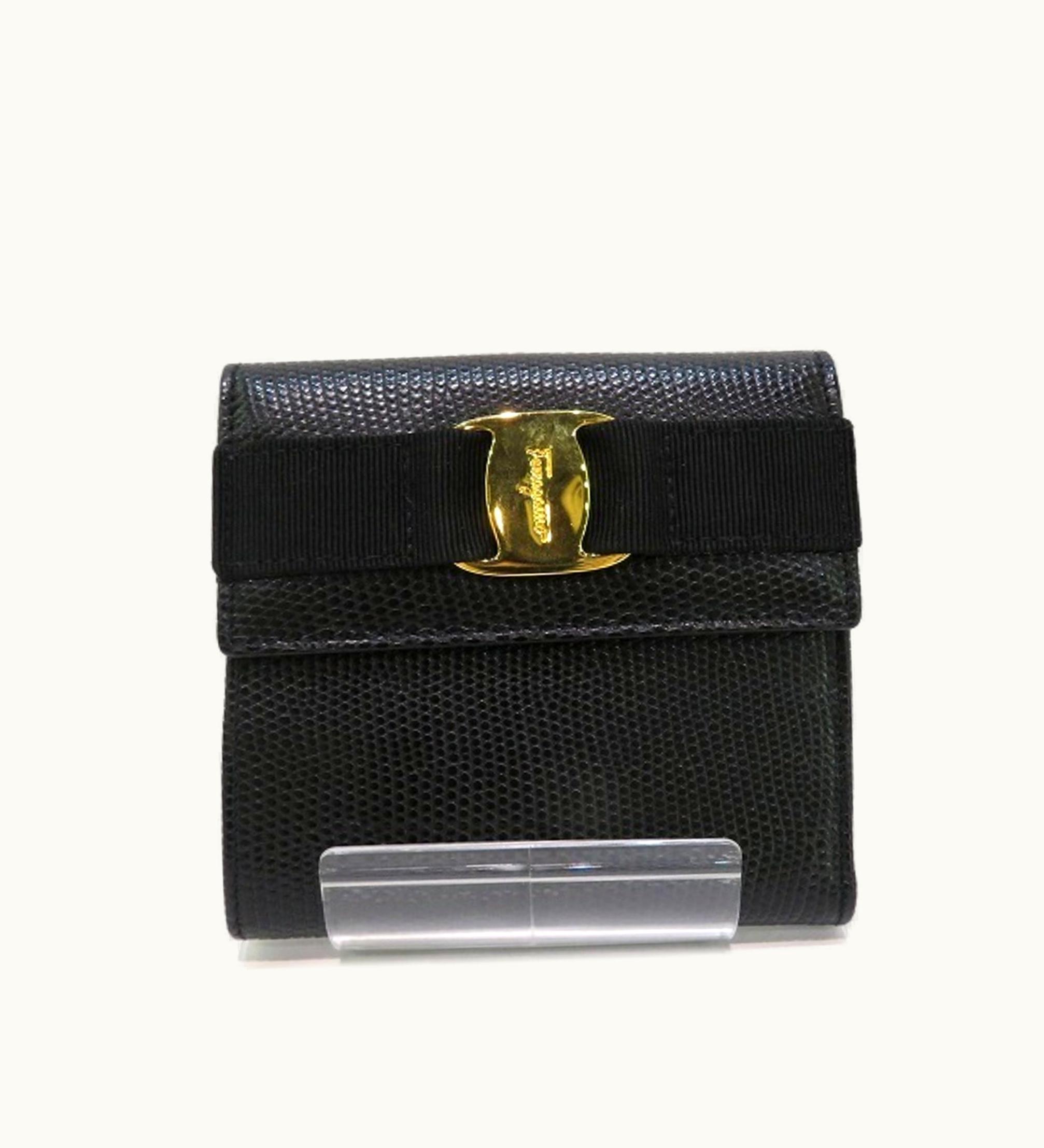 Salvatore Ferragamo Salvatore Ferragamo Ferragamo Valaribbon 22 3058 Clasp Black Bifold Wallet Women's