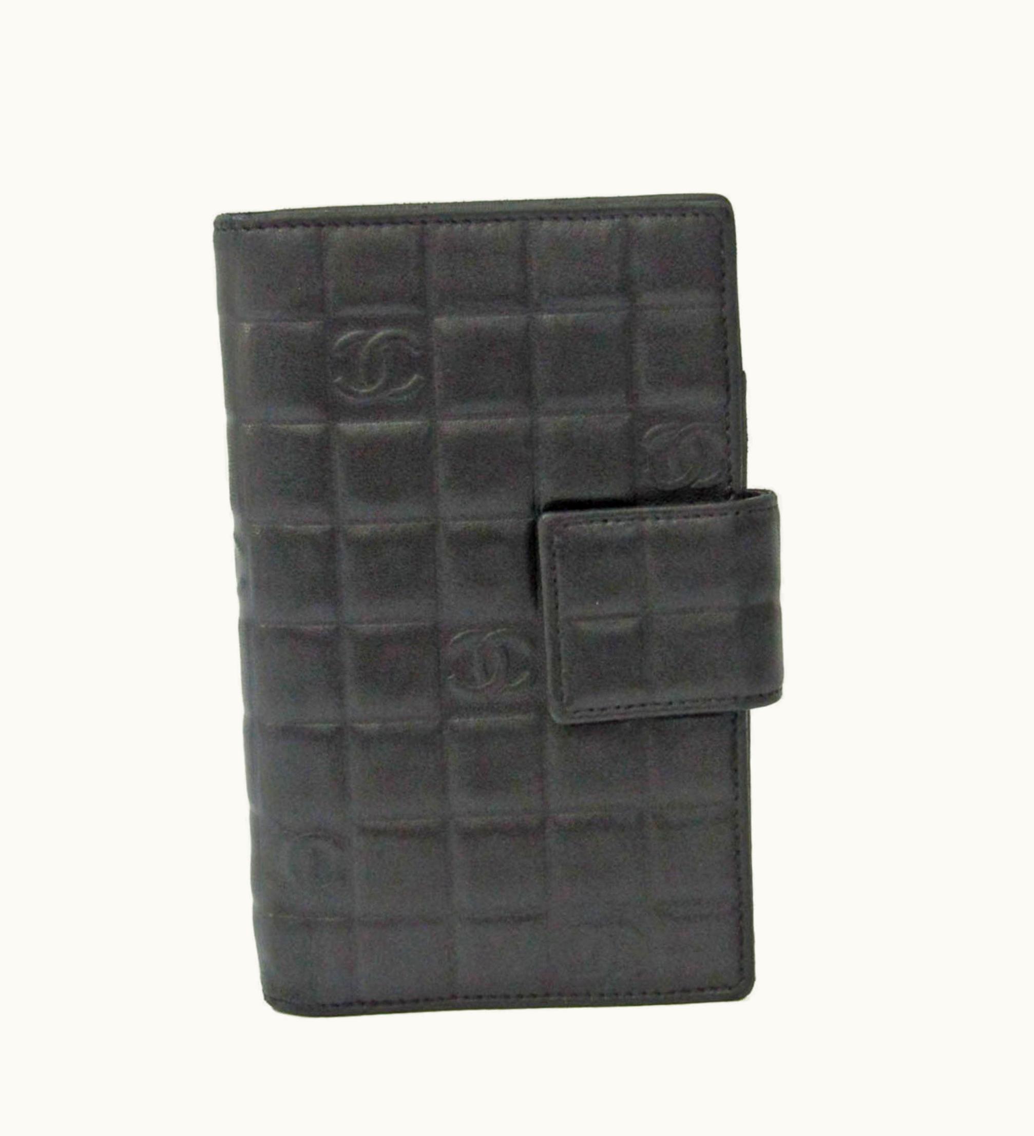 Chanel Chanel Chocolate Bar Women's Leather Middle Wallet [Bi-Fold] Black