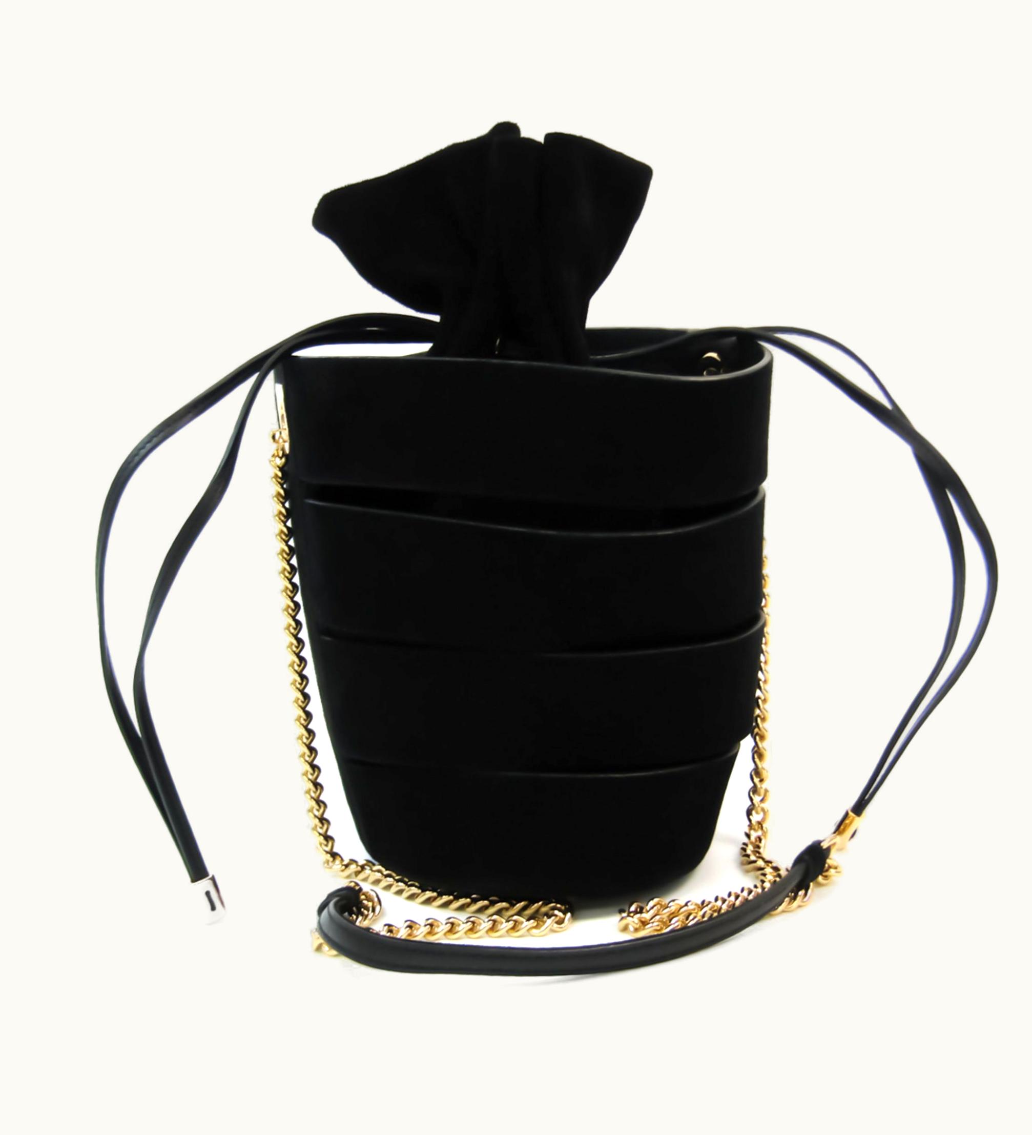 Salvatore Ferragamo Gancini Ge-21 F468 Women's Leather Shoulder Bag Black