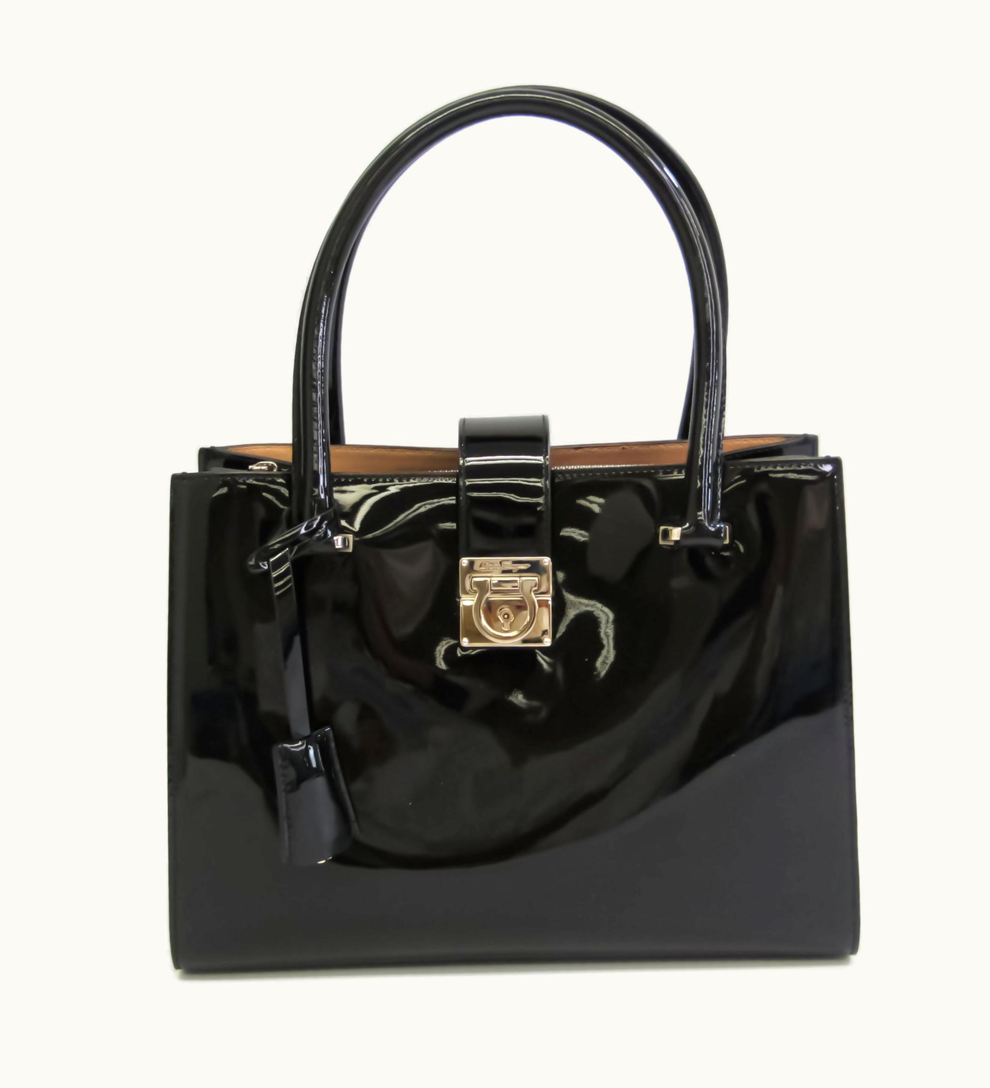 Salvatore Ferragamo Salvatore Ferragamo Gancini Au-21 / D658 Women's Leather Handbag Black