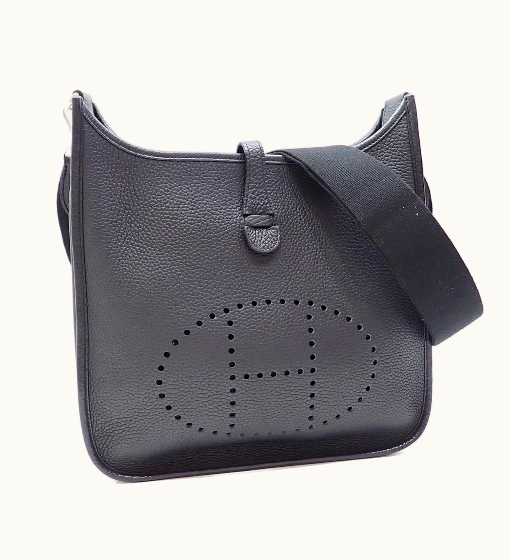 Hermès Hermès Evelyne 3 PM Shoulder Bag Women's Black Taurillon Clemence X Stamp Made Around 2016