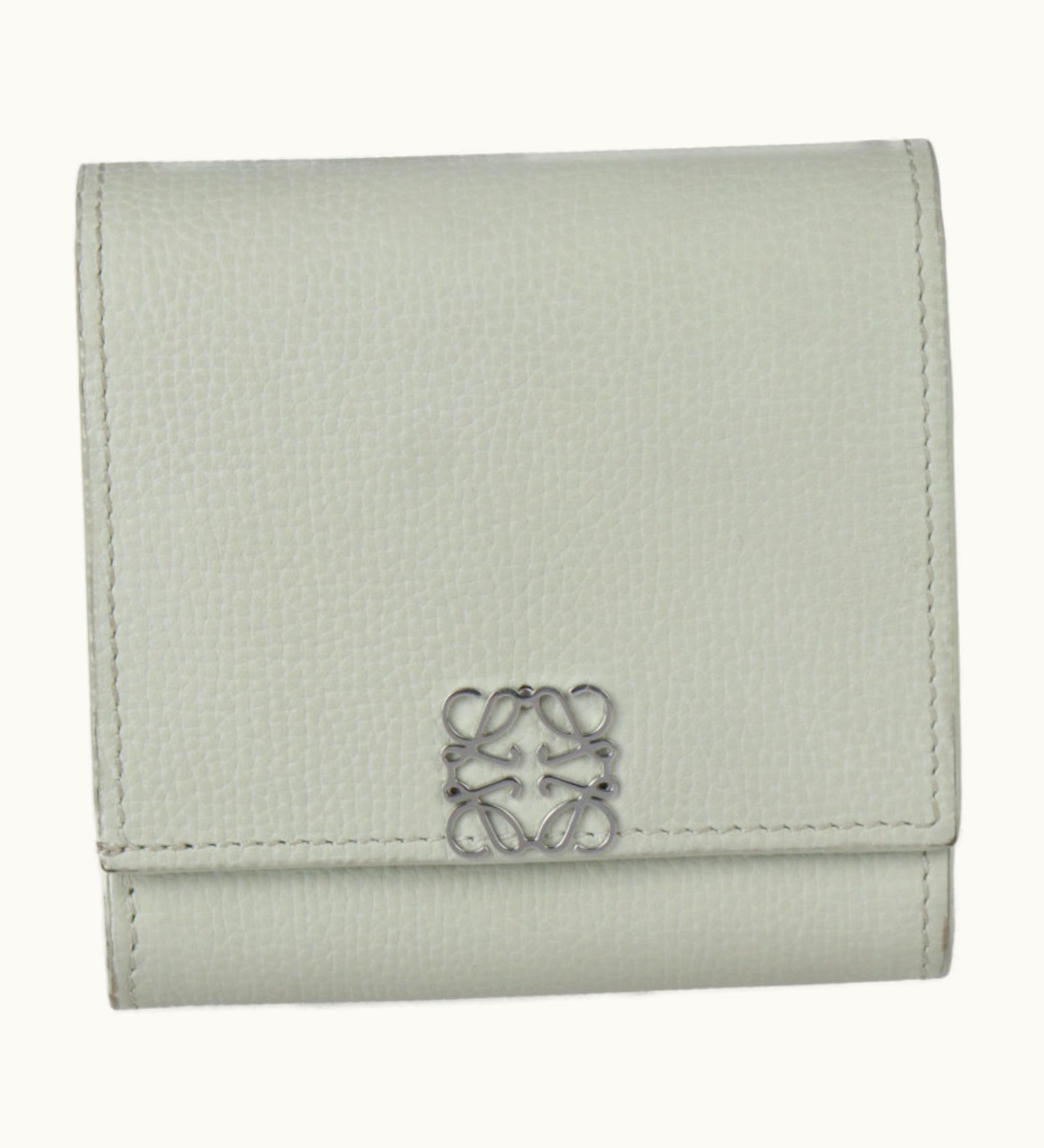 Loewe Loewe Anagram Compact Flap Wallet Anagram Compact Flap Wallet Folio C821L57X01 Leather Light Green Series Silver Metal Fittings L-Shaped Fastener