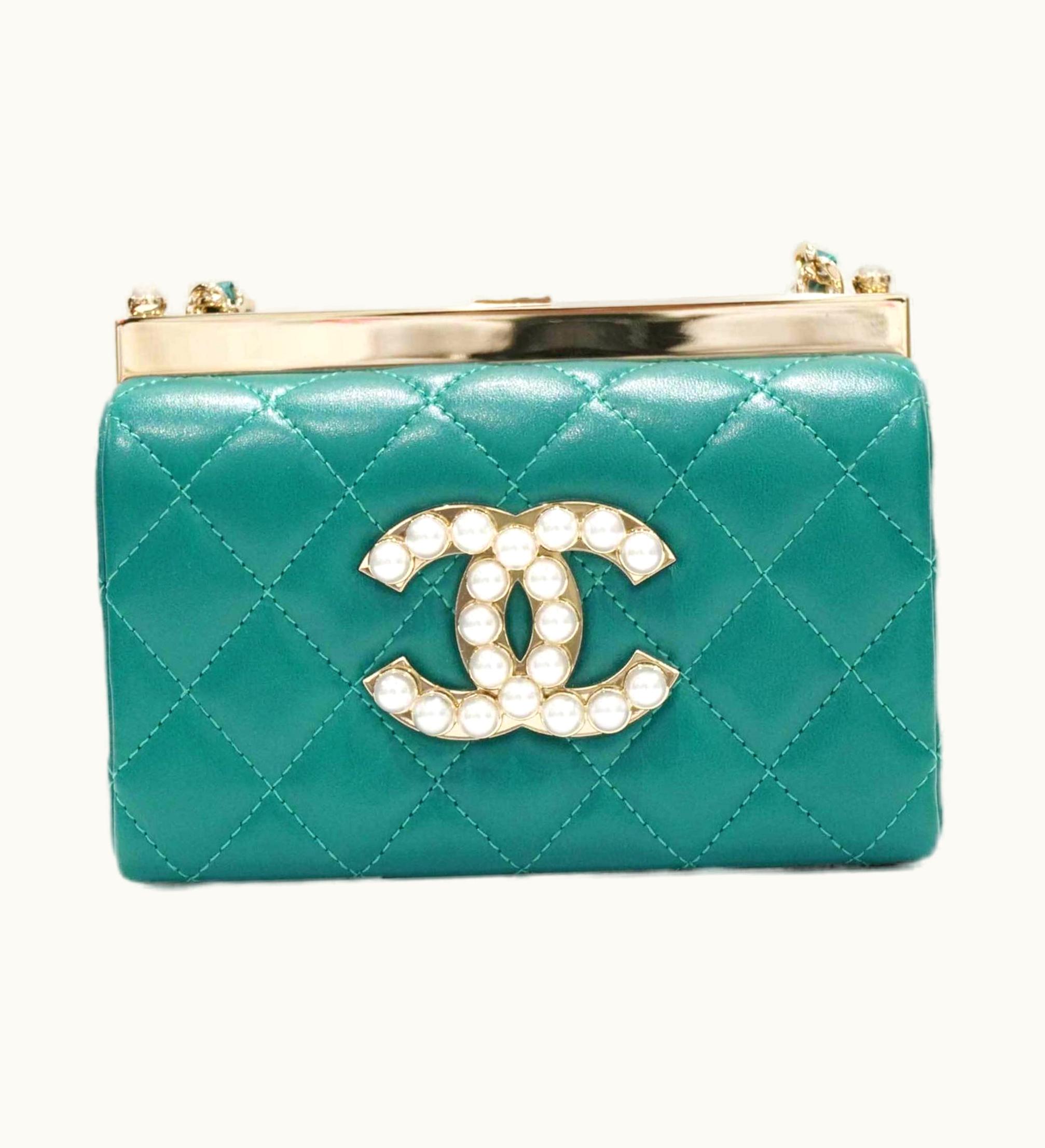 Chanel Chanel Chain Clutch Ap3452 Shoulder Bag Green Lambskin Women's Men's