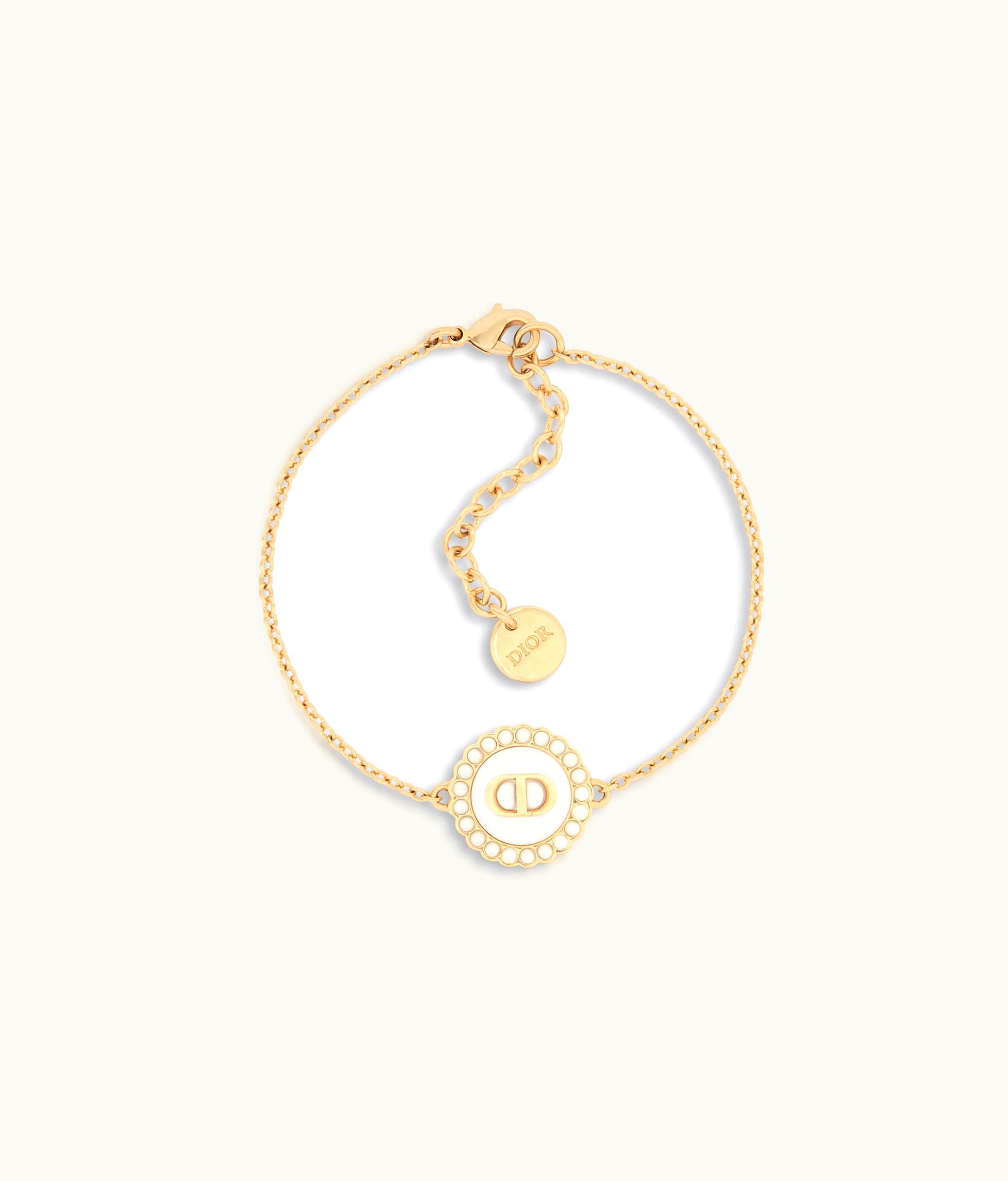 Dior Dior Bracelet Petit CD Métal Finition Dorée, Perles En Résine Blanche Et Verre Couleur Latte