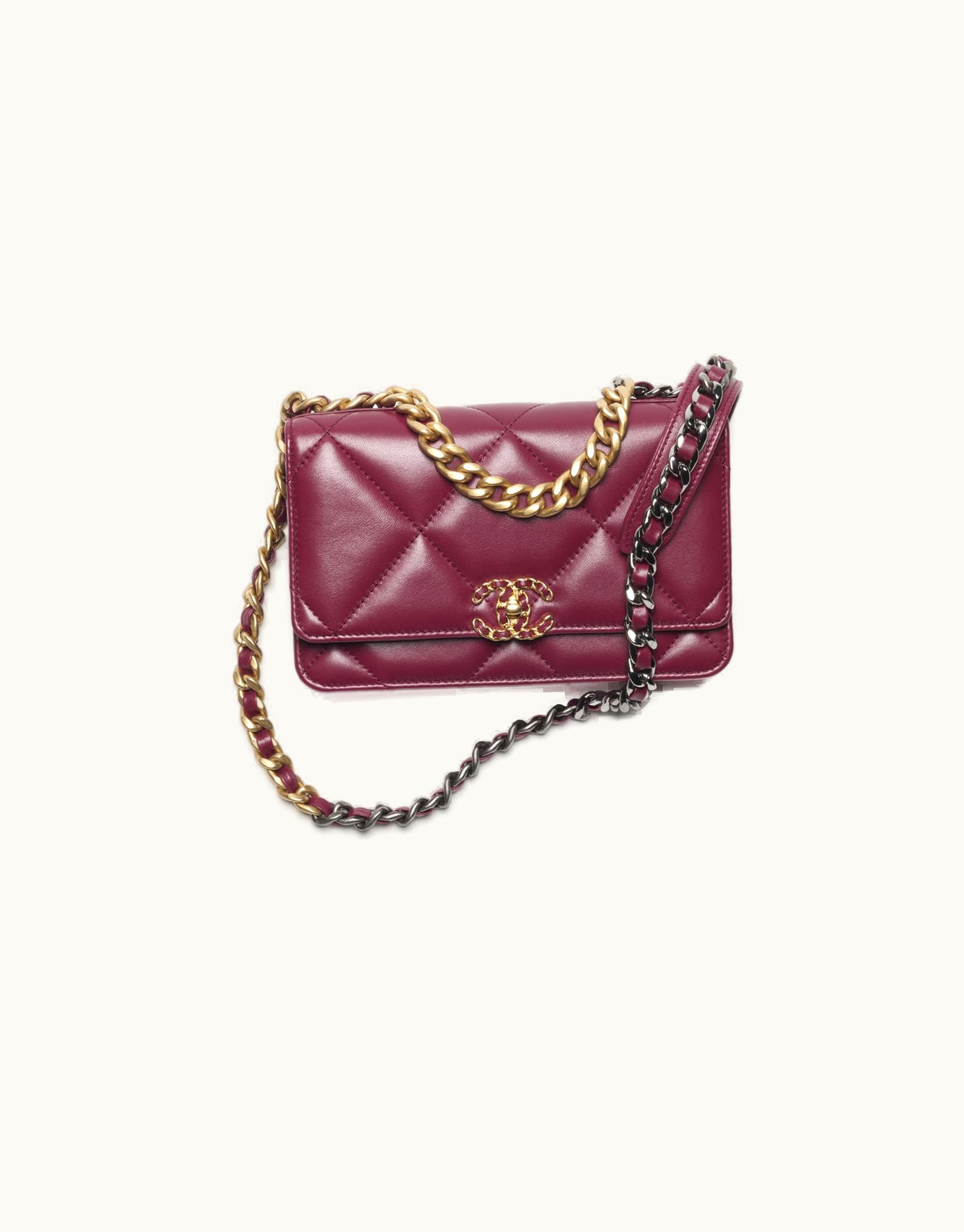 Chanel Chanel 19 Wallet On Chain - Shiny Lambskin, Gold-Tone, Silver-Tone & ruthenium-finish Metal, Burgundy