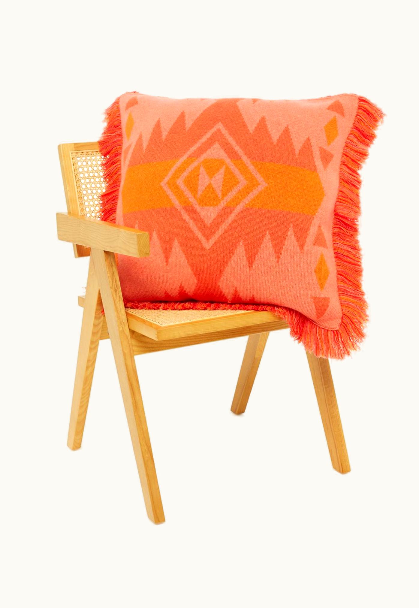 Alanui Alanui Icon Palm Leaf Small Tote Bag In 6110 Natural Black Luxury Raffia and Lambskin Tote Bag Beige/Black