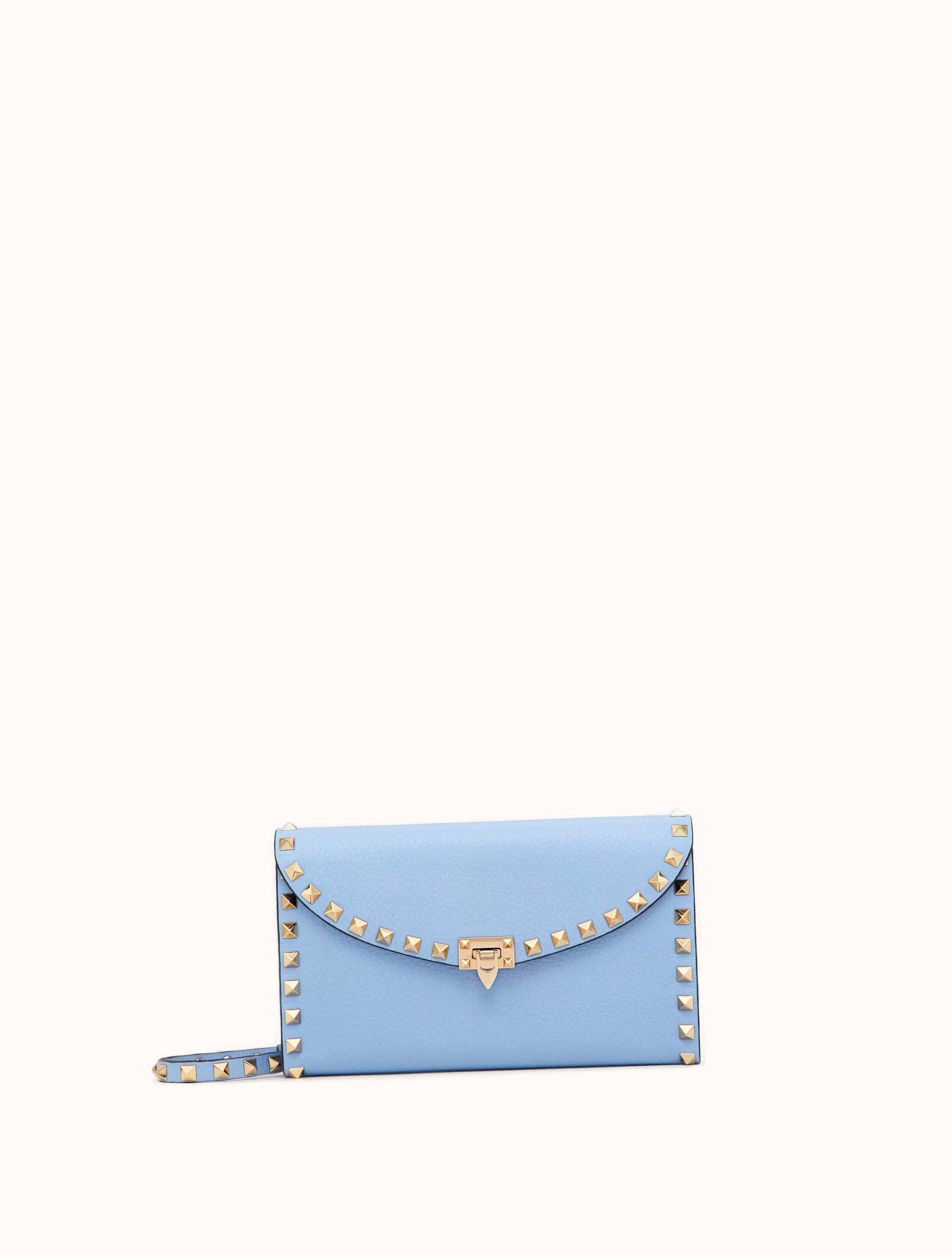 Valentino Valentino Rockstud Wallet With Chain In Grainy Calfskin For Woman In Azure