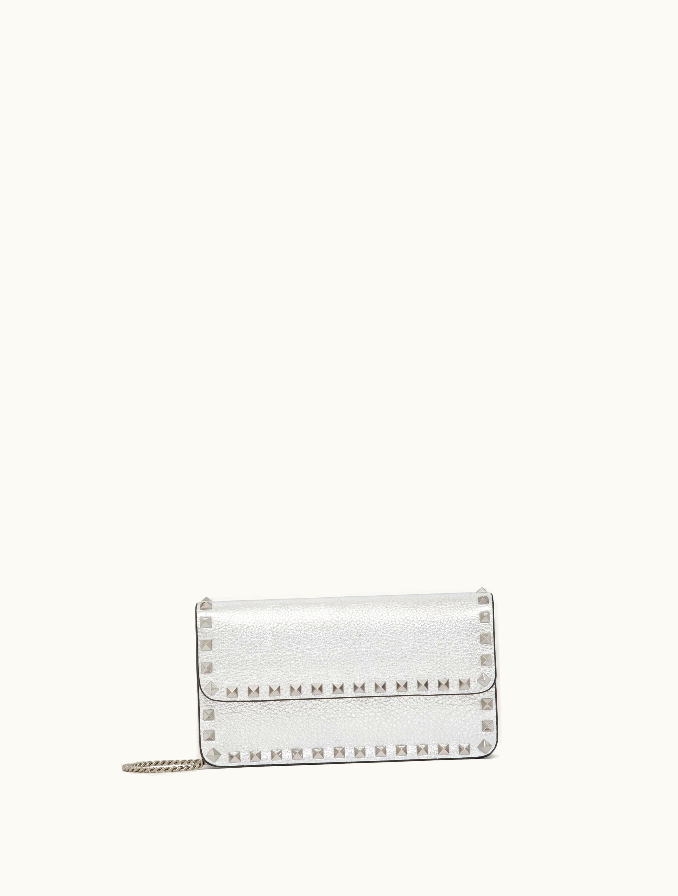 Valentino Valentino Rockstud Metallic Grainy Calfskin Wallet With Chain For Woman In Silver