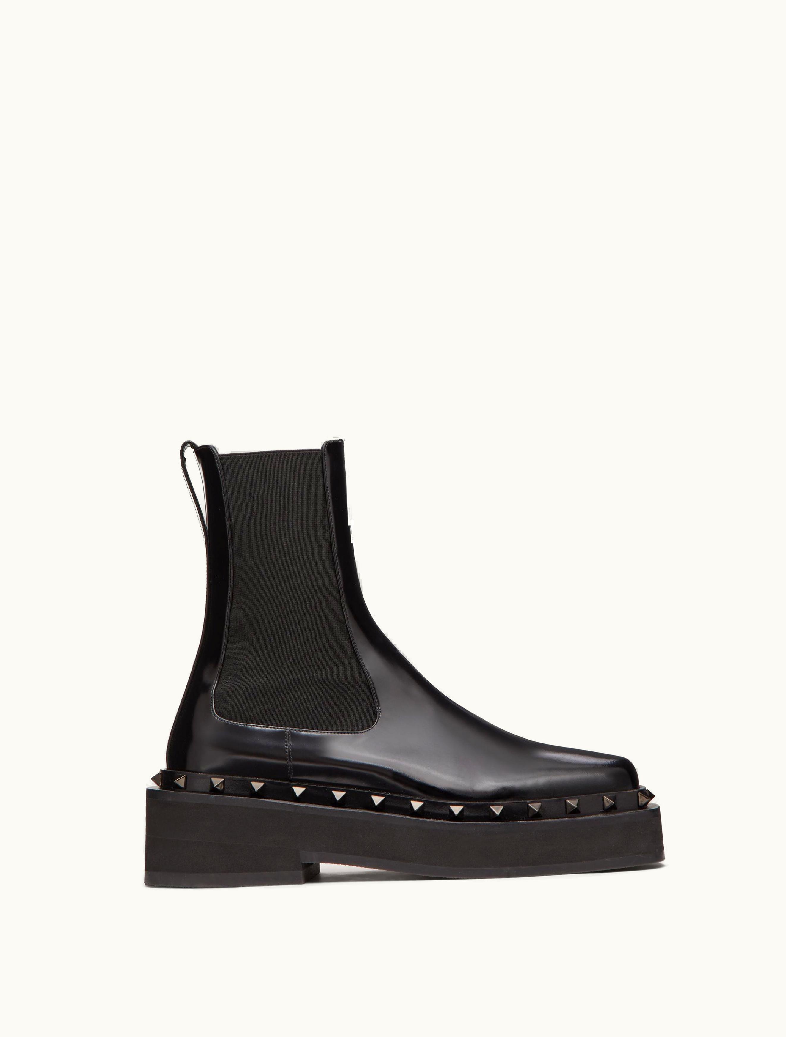 Valentino Valentino M-way Rockstud Beatle In Calfskin With Tone-on-tone Studs 50 MM For Woman In Black