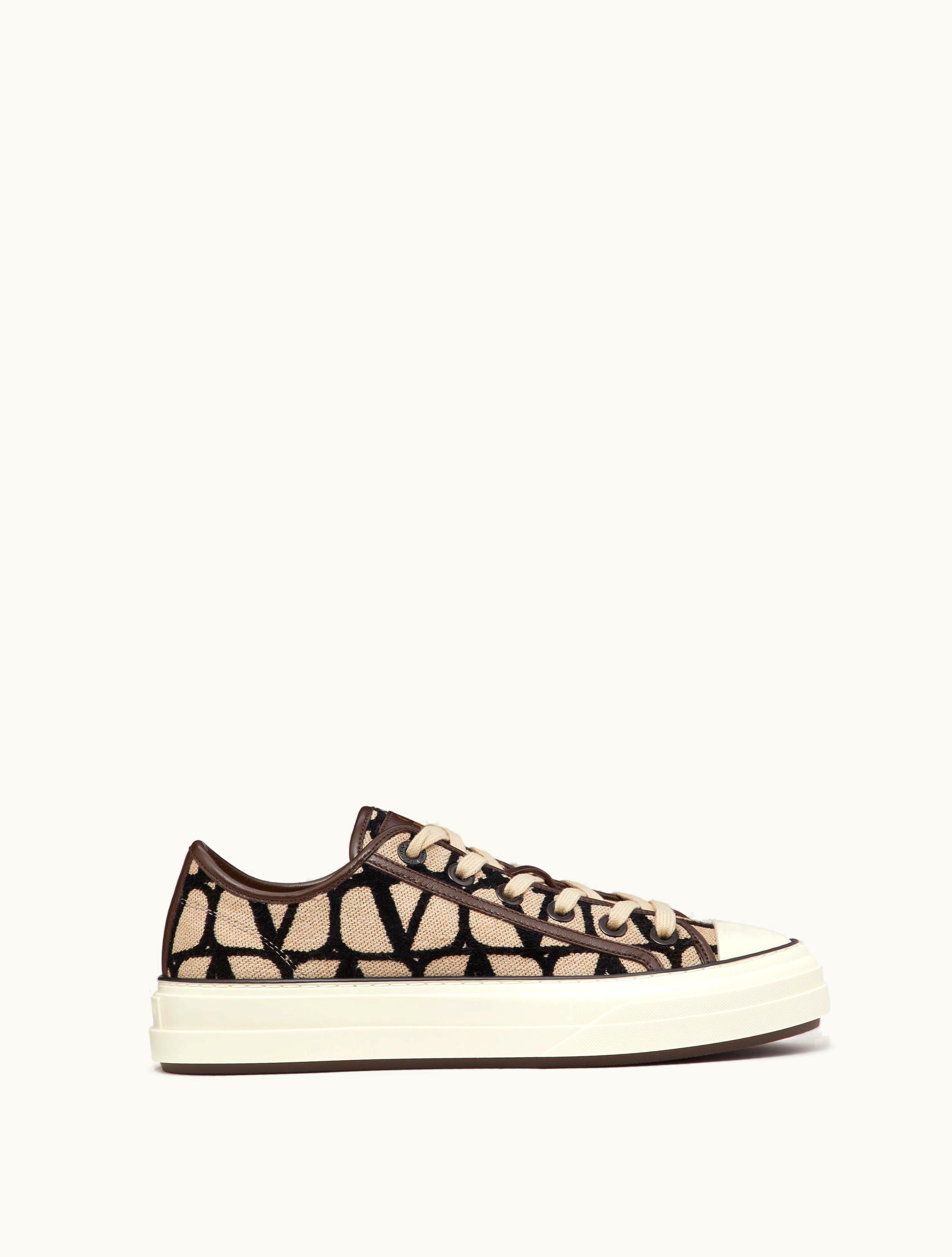 Valentino Valentino Toile Iconographe Totaloop Low-top Trainer For Woman In Beige / Red
