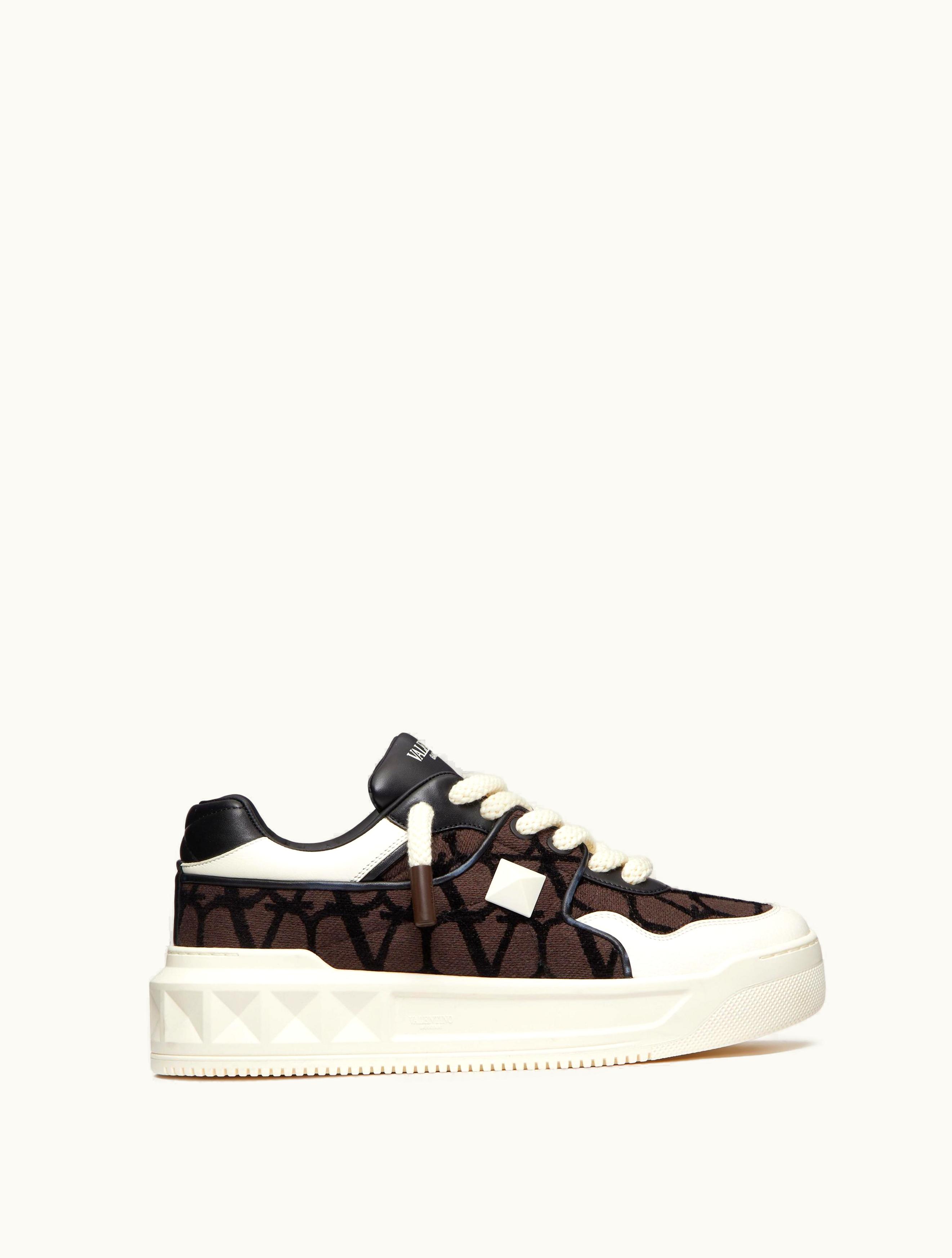 Valentino Valentino One Stud XL Low-top Sneaker In Nappa Leather And Toile Iconographe Fabric For Man In Beige / Black