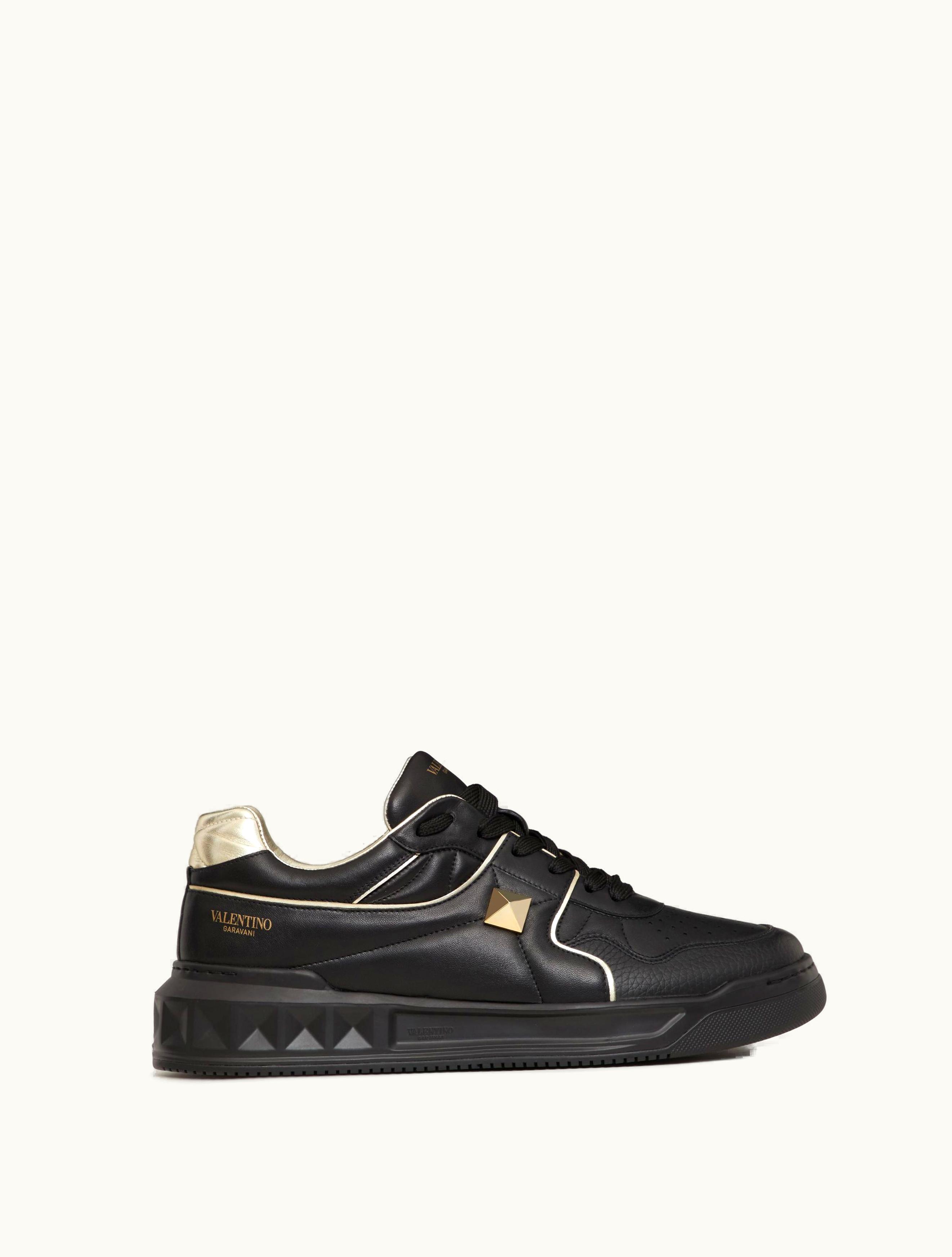 Valentino Valentino One Stud Low-top Sneaker In Nappa Leather For Man In Black