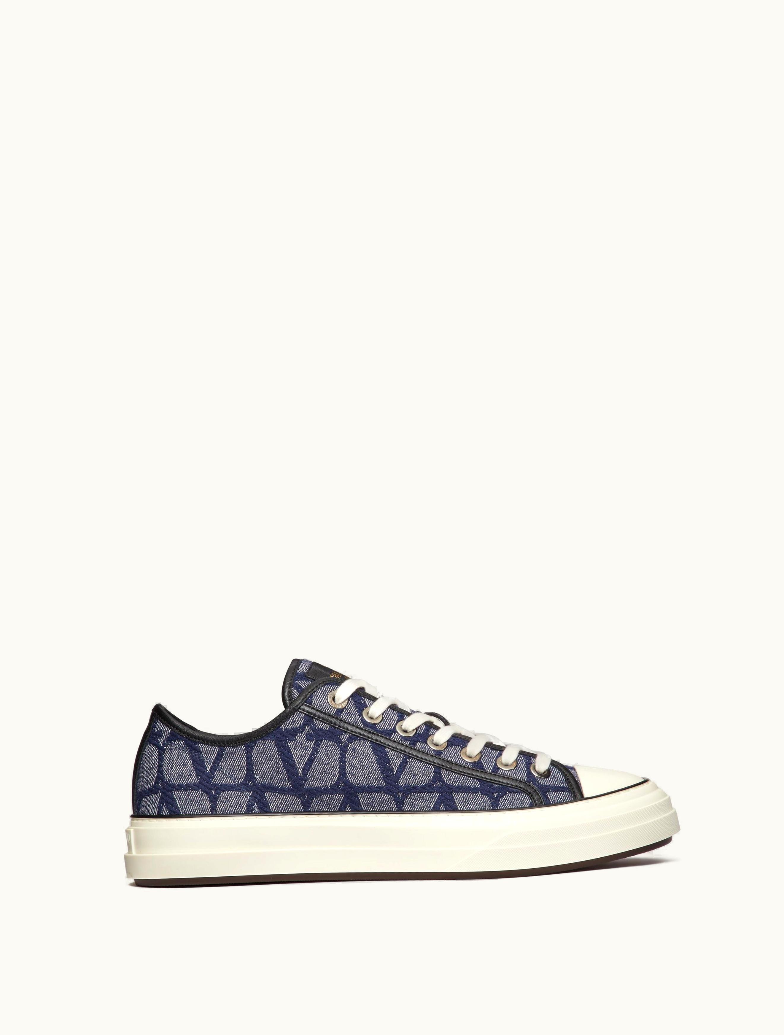 Valentino Valentino Denim-effect Jacquard Toile Iconographe Totaloop Low-top Sneaker For Man In Denim / Black