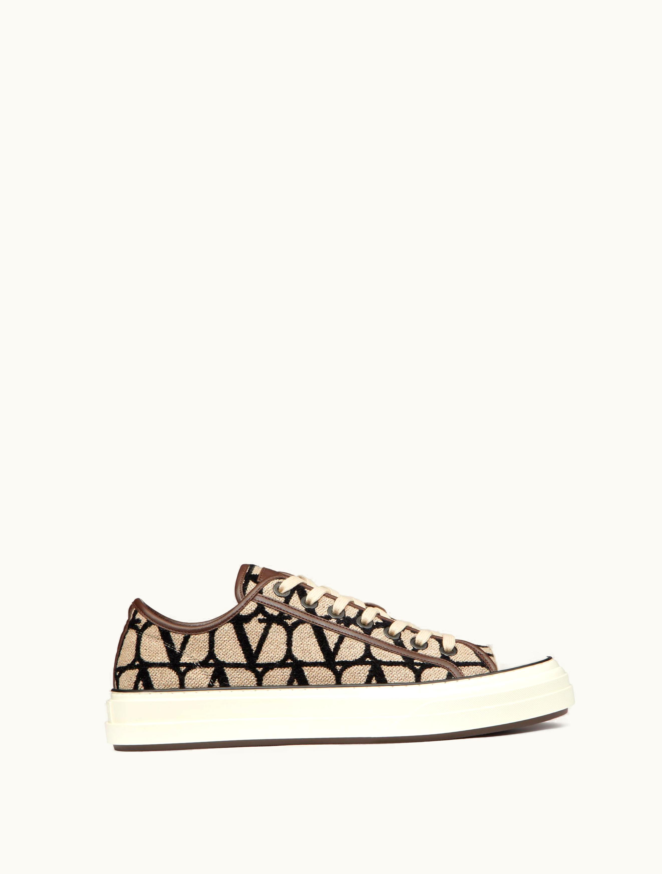 Valentino Valentino Toile Iconographe Totaloop Low-top Sneaker For Man In Beige / Red