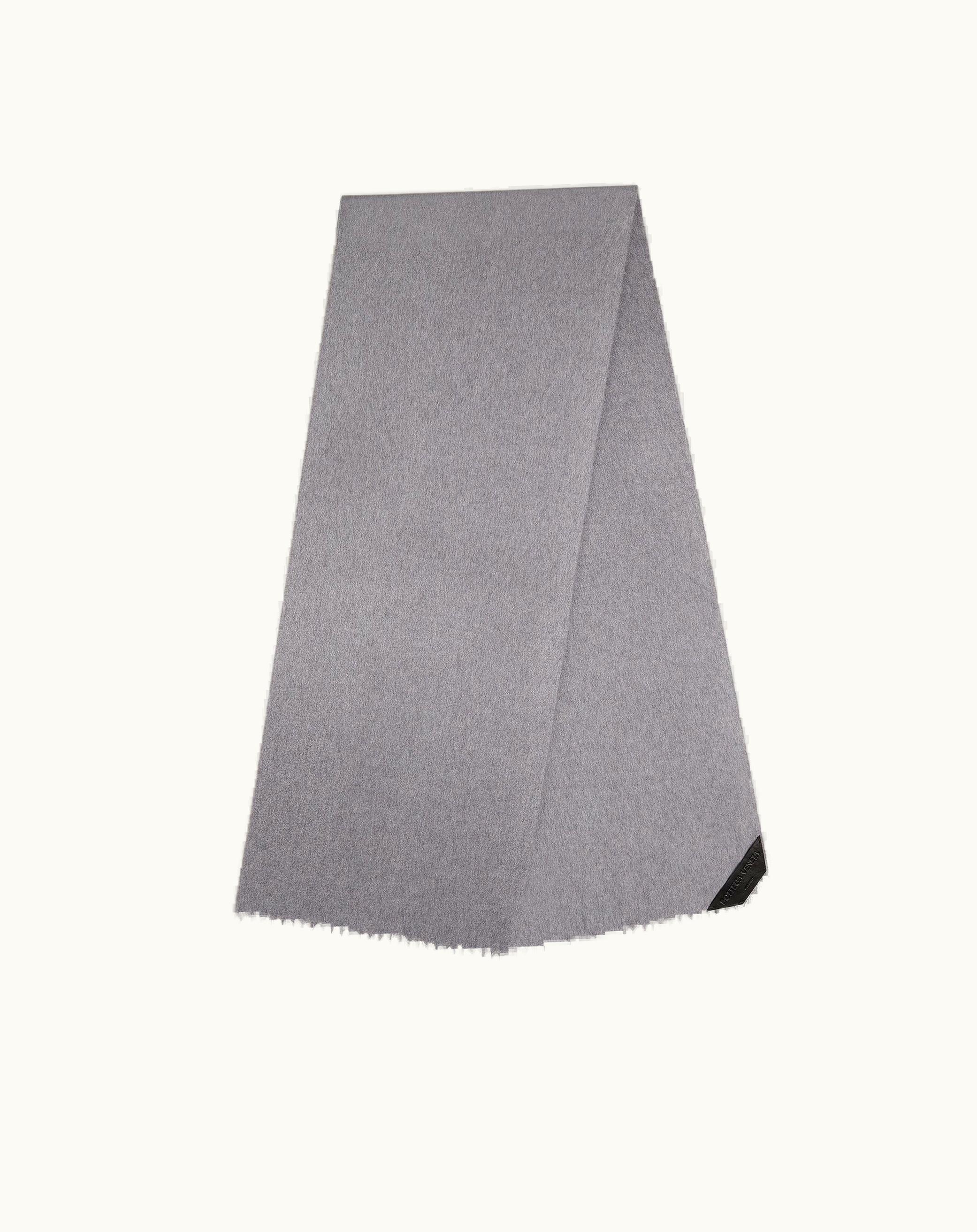 Bottega Veneta Bottega Veneta Women's Cashmere Scarf With Bottega Leather Patch In Grey Melange