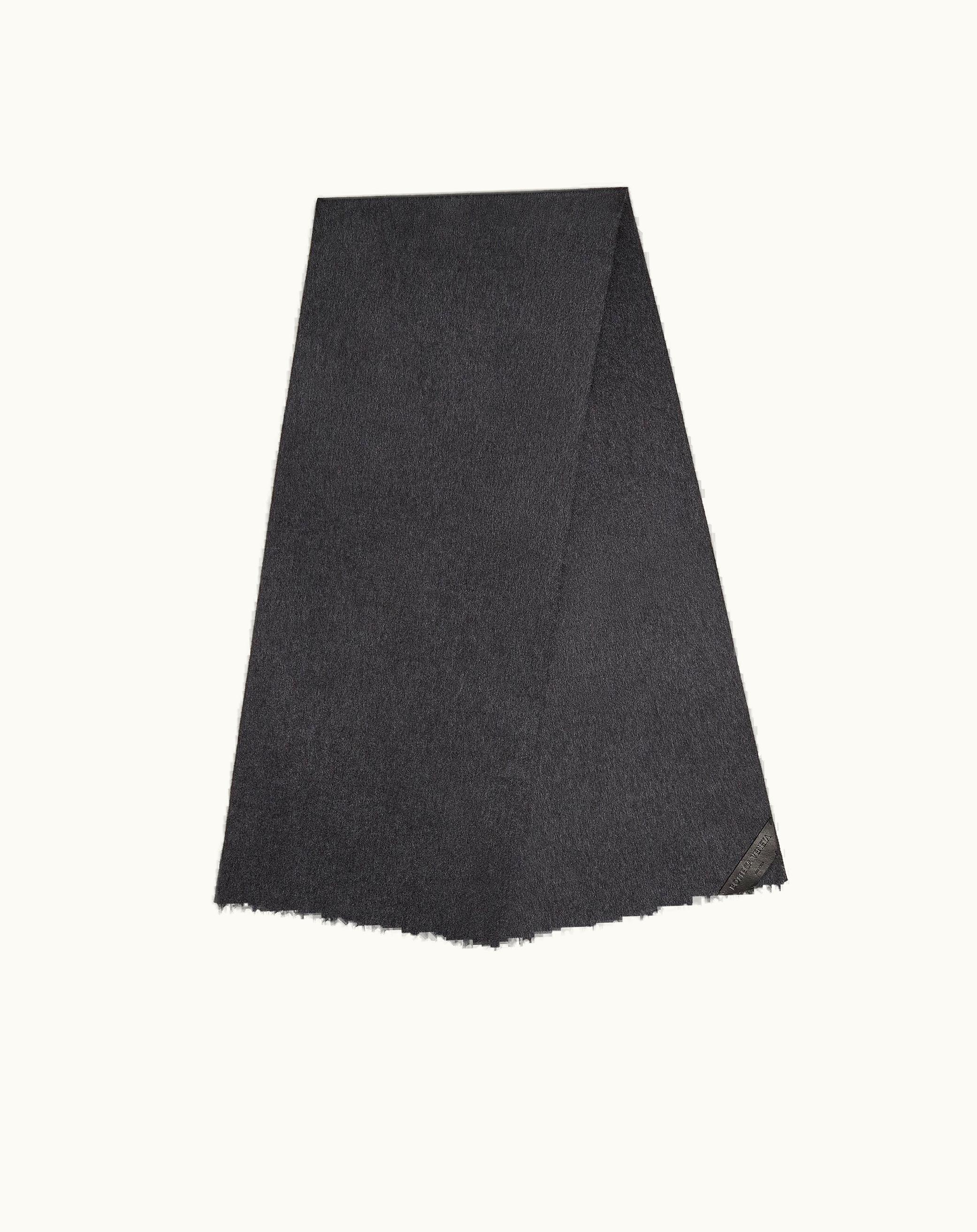 Bottega Veneta Bottega Veneta Men's Cashmere Scarf With Leather Patch In Charcoal Melange