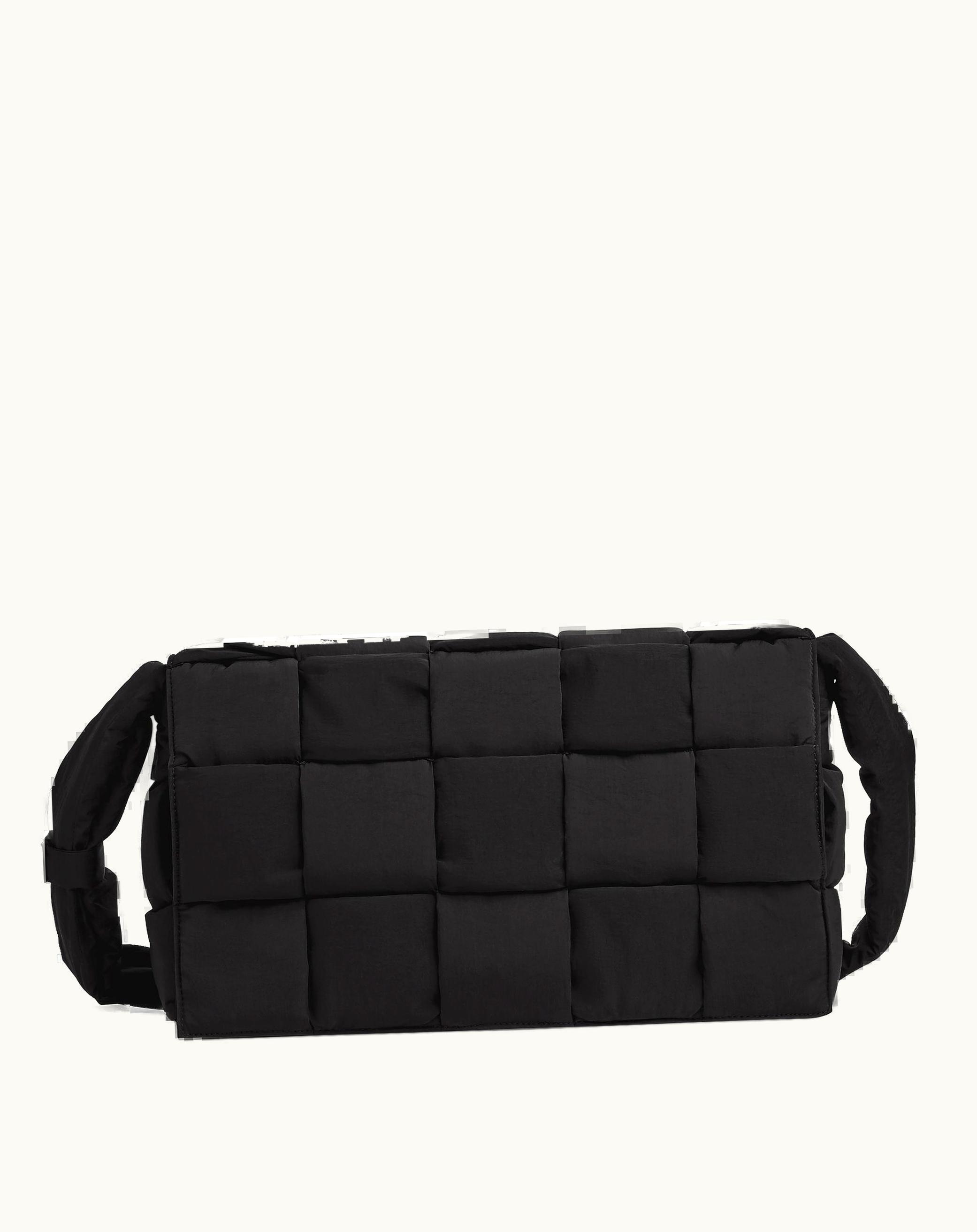 Bottega Veneta Bottega Veneta Maxi Padded Tech Cassette In Black