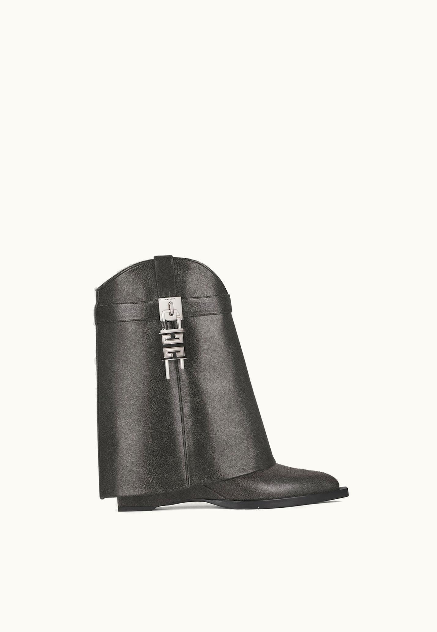 Givenchy Givenchy Shark Lock Cowboy Ankle Boots In Aged Leather - Black