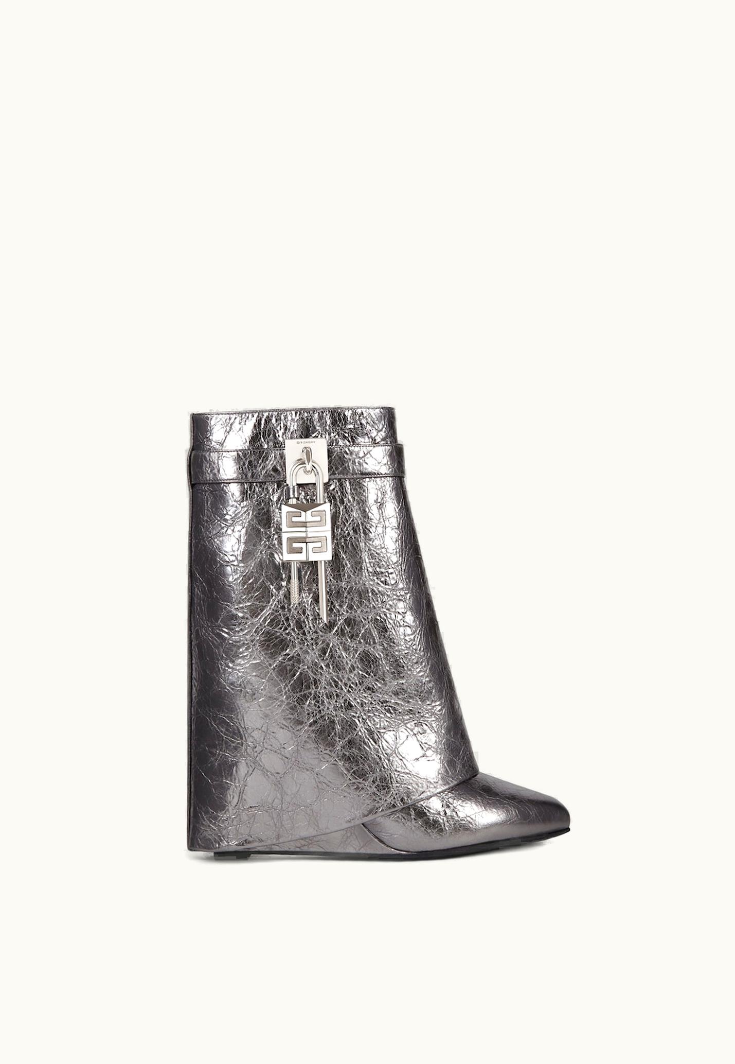 Givenchy Givenchy Shark Lock Ankle Boots In Laminated Leather - Silvery Grey