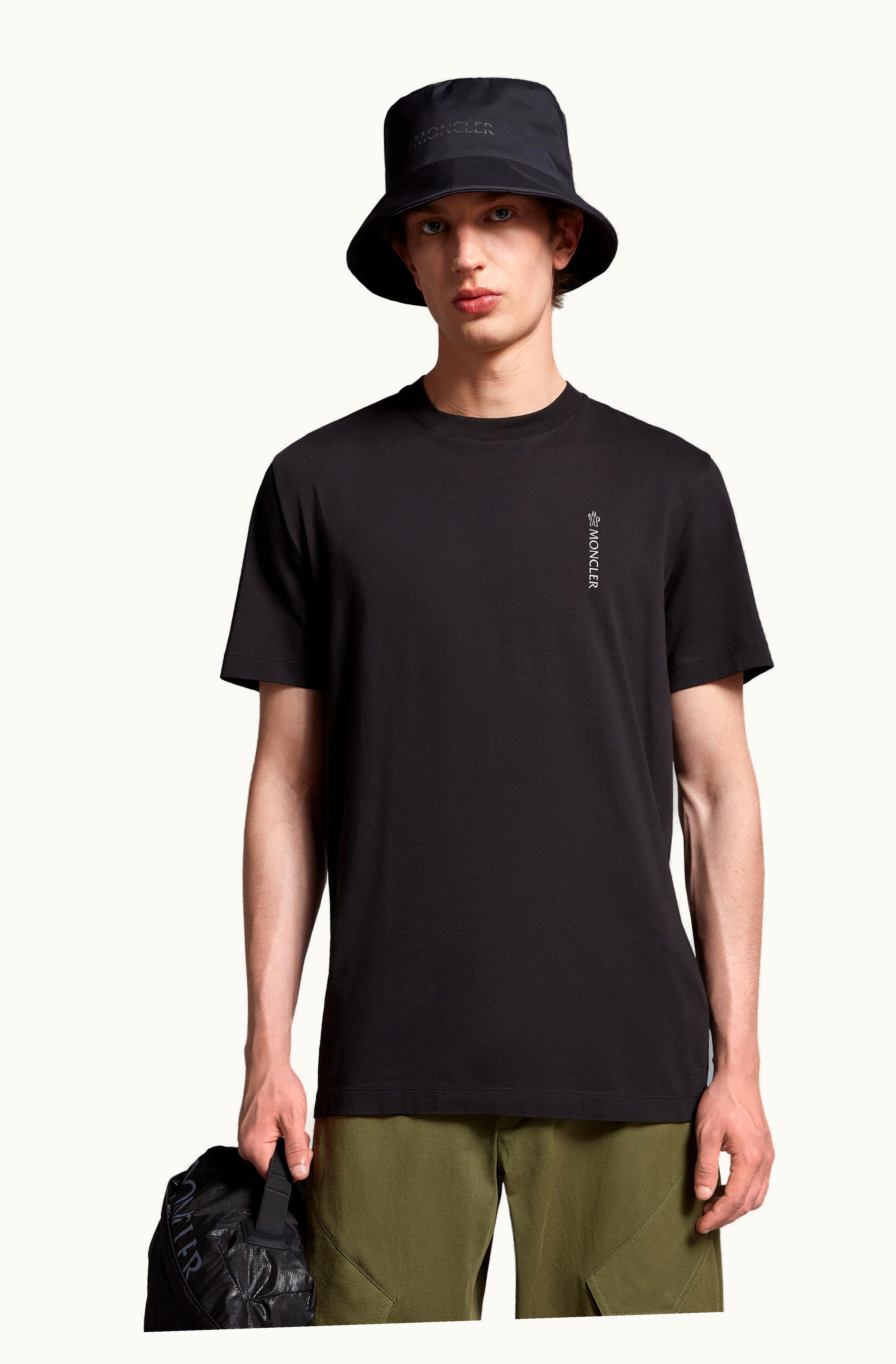 Moncler Moncler Logo T-Shirt Black I20918C0003589A17999