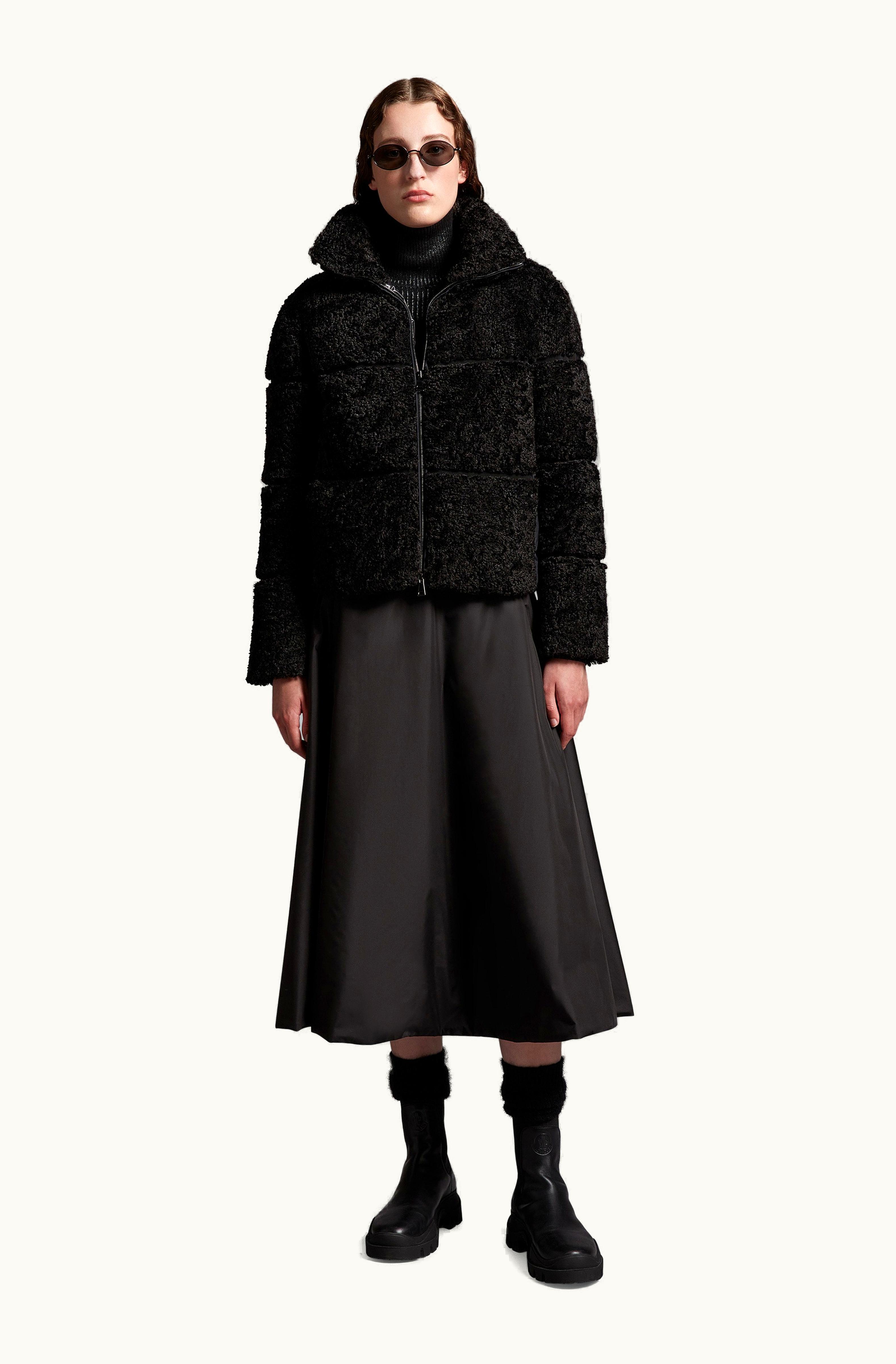 Moncler Moncler Segura Short Down Jacket Black