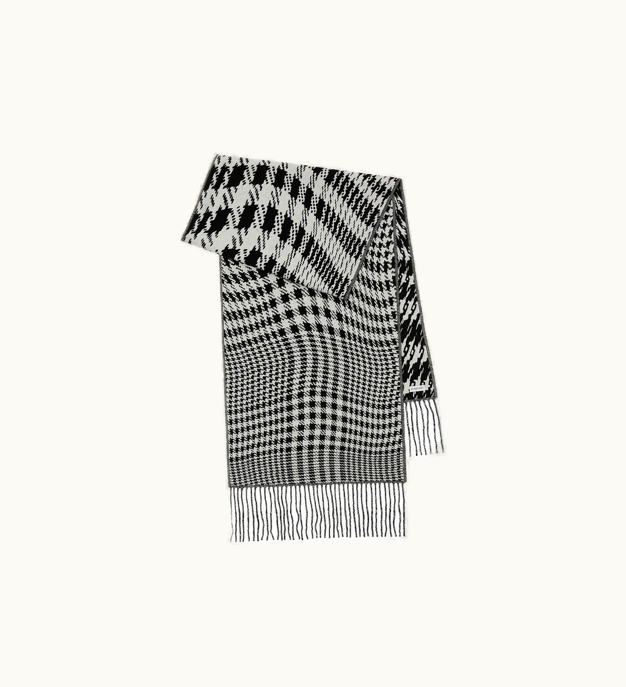 Burberry Burberry Warped Houndstooth Cashmere Blend Scarf In Monochrome