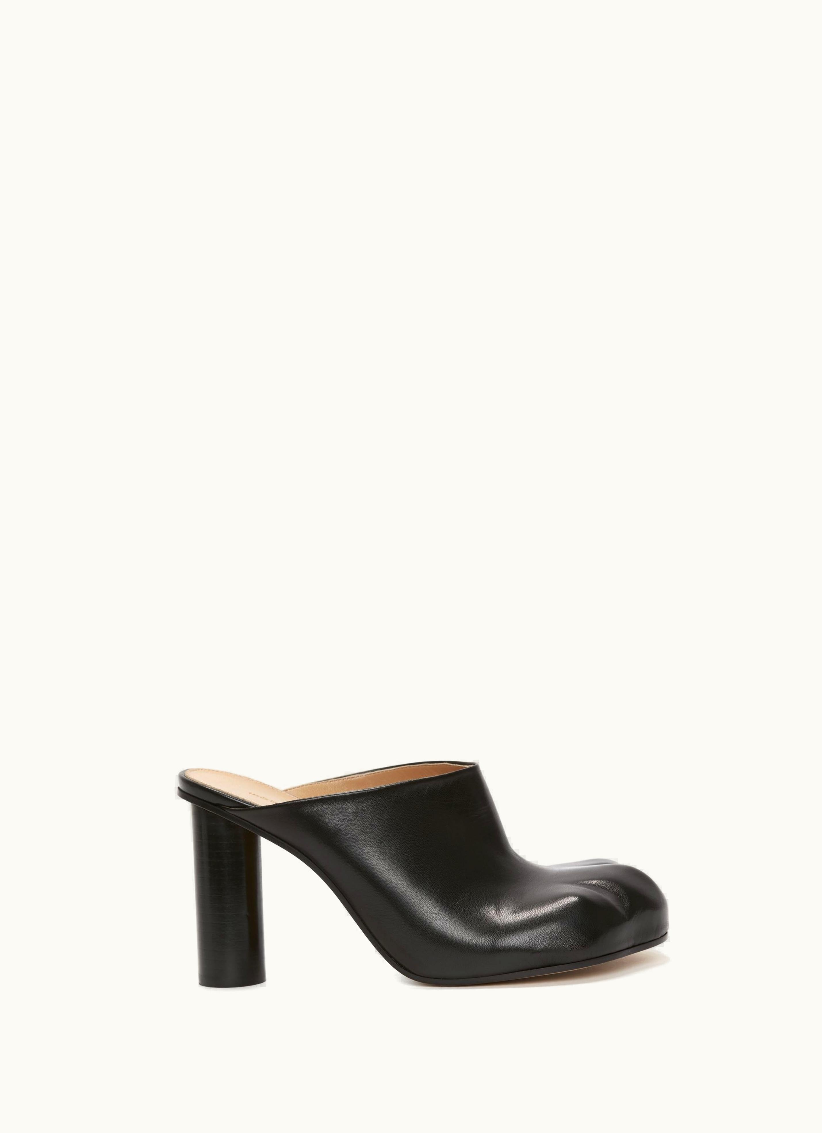 JW Anderson JW Anderson Paw Leather Mules In Black