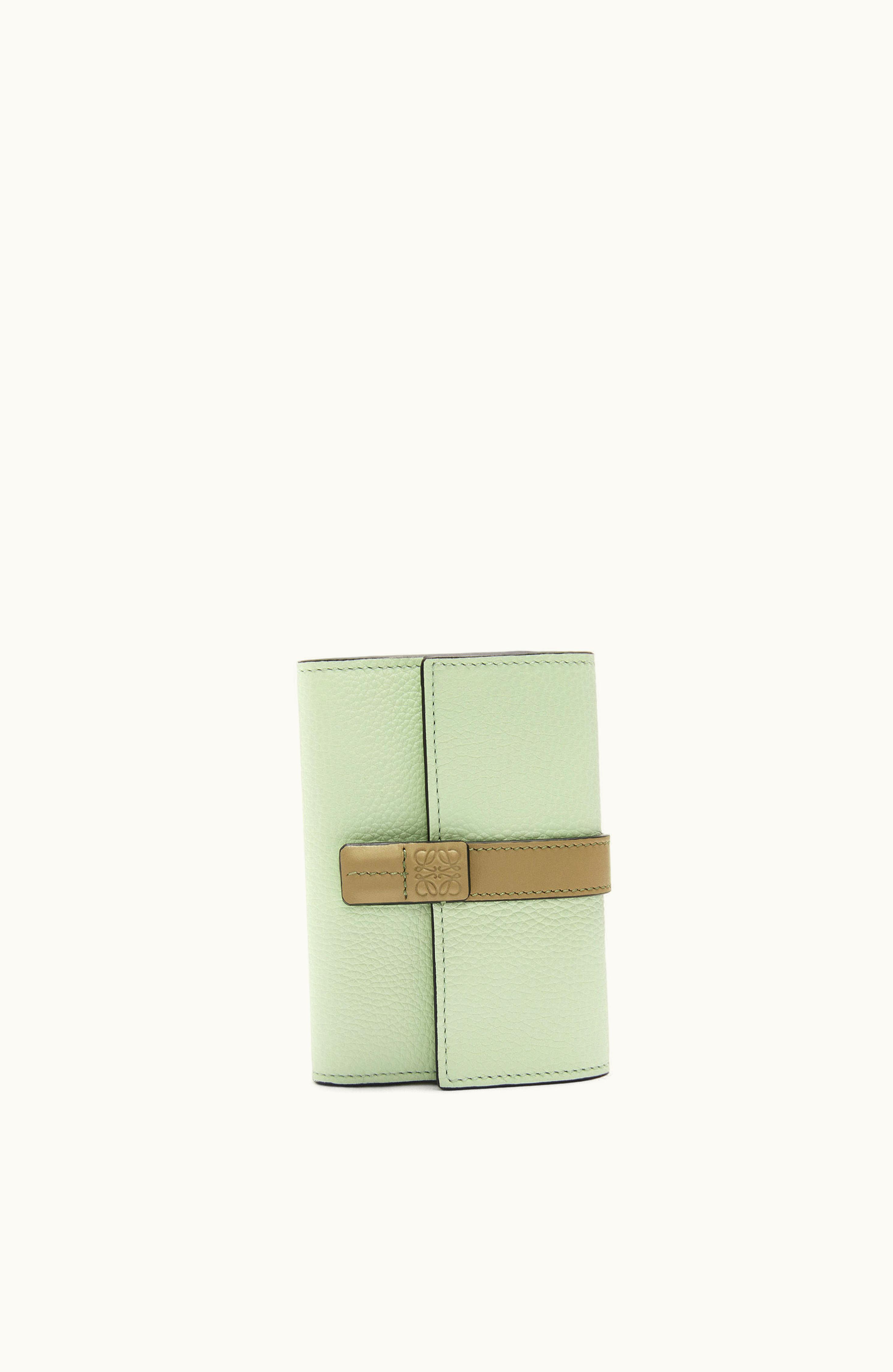 Loewe Loewe Small Vertical Wallet In Soft Grained Calfskin Spring Jade / Clay Green