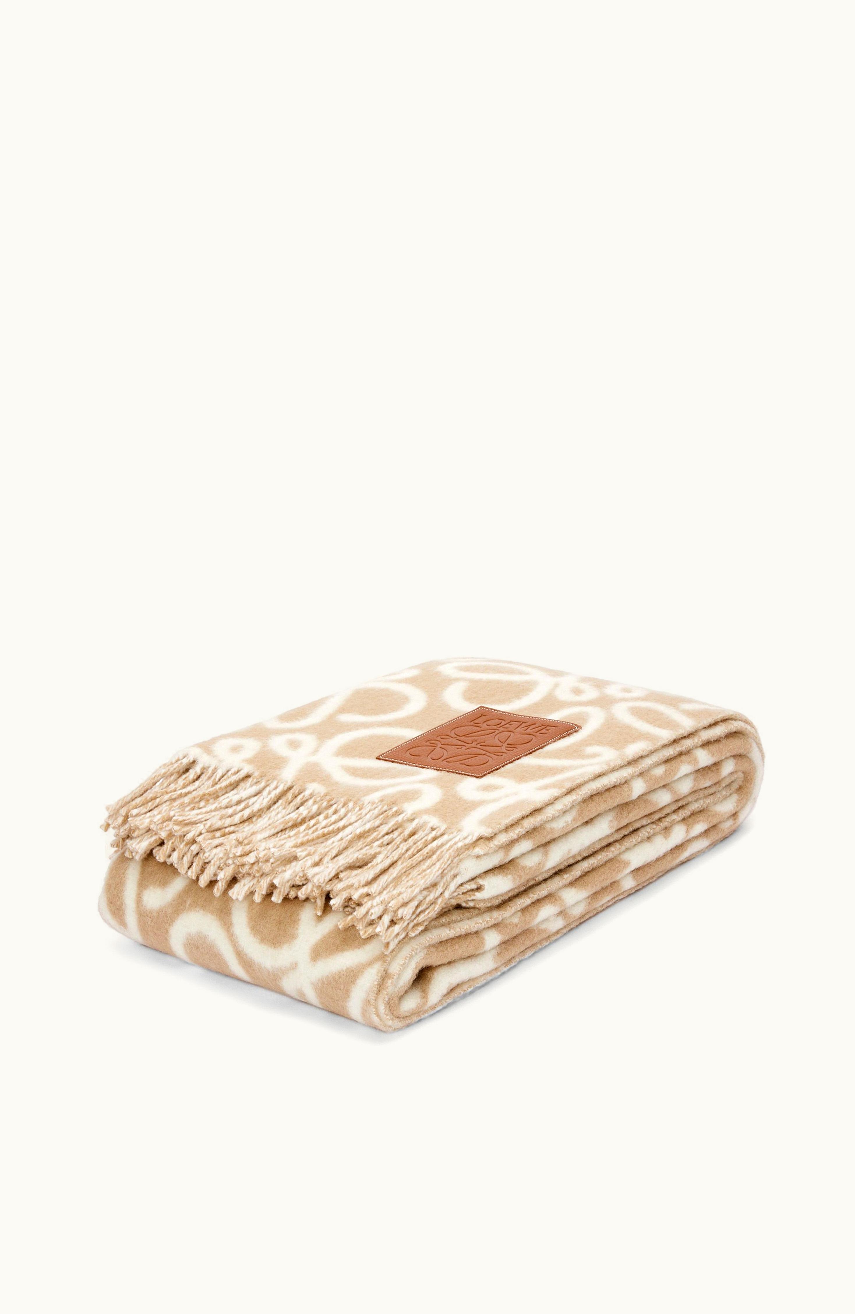 Loewe Loewe Anagram Blanket In Alpaca And Wool Beige / White