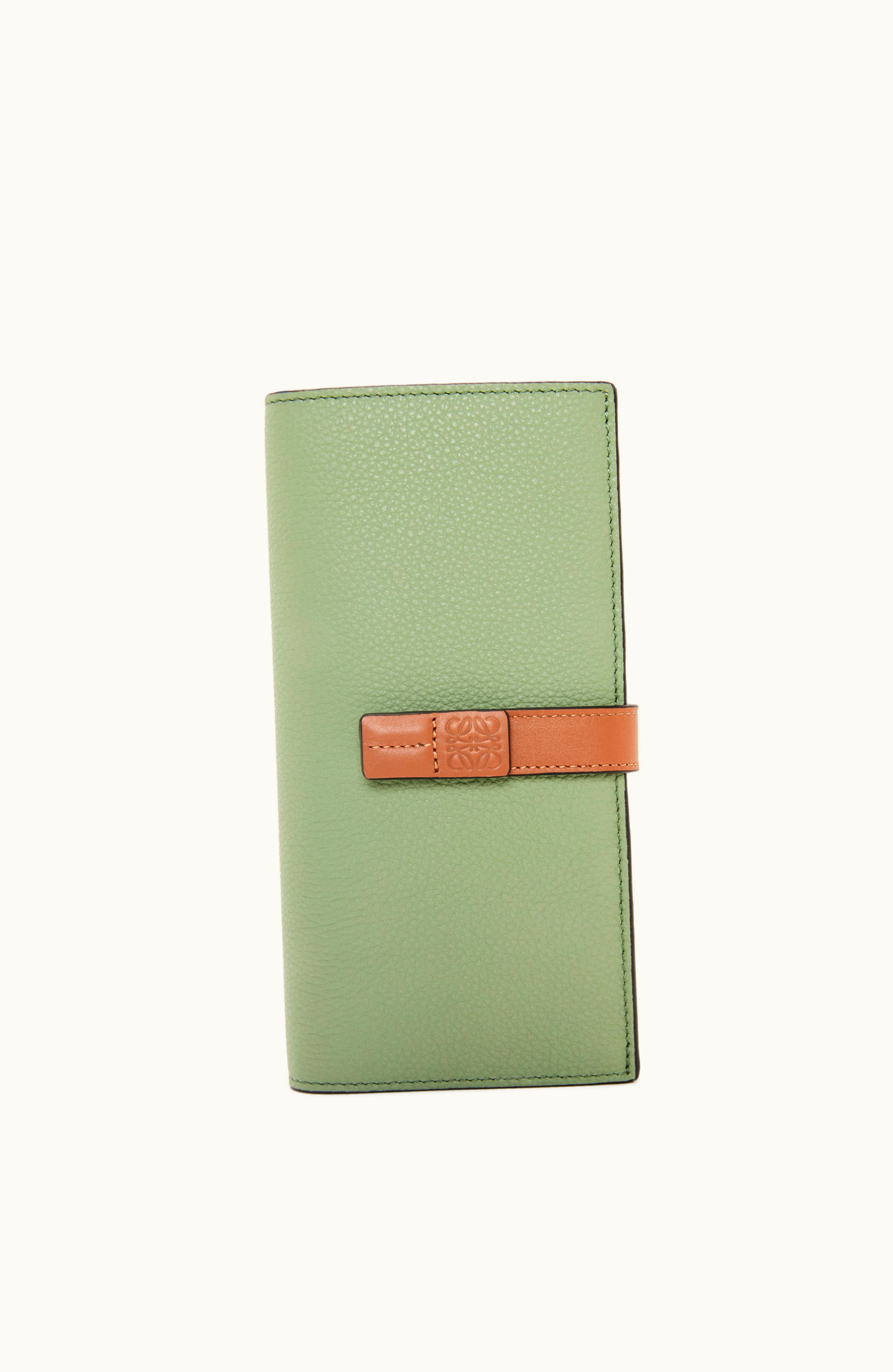 Loewe Loewe Large Vertical Wallet In Grained Calfskin Rosemary / Tan