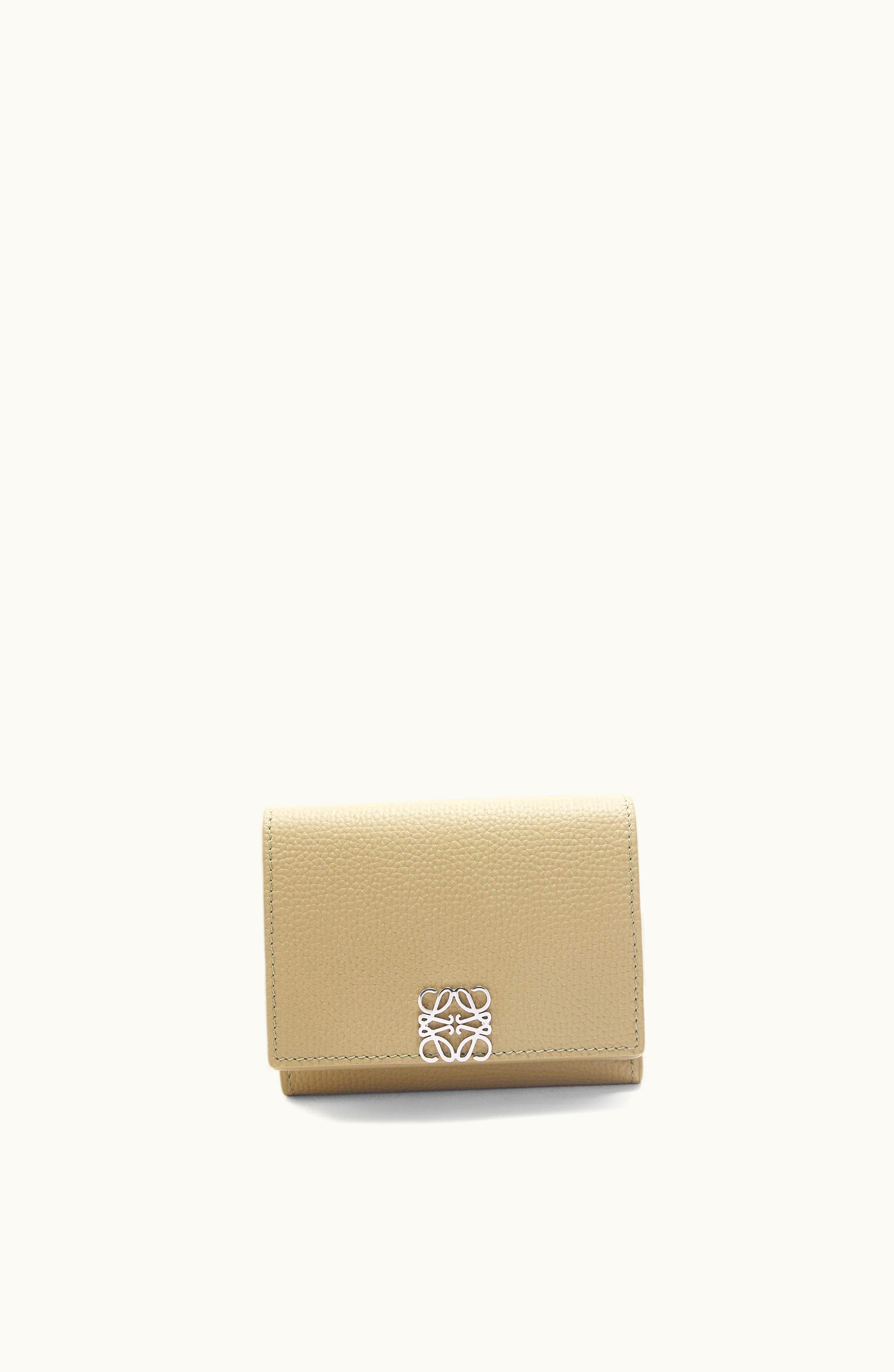 Loewe Loewe Anagram Trifold Wallet In Pebble Grain Calfskin Clay Green